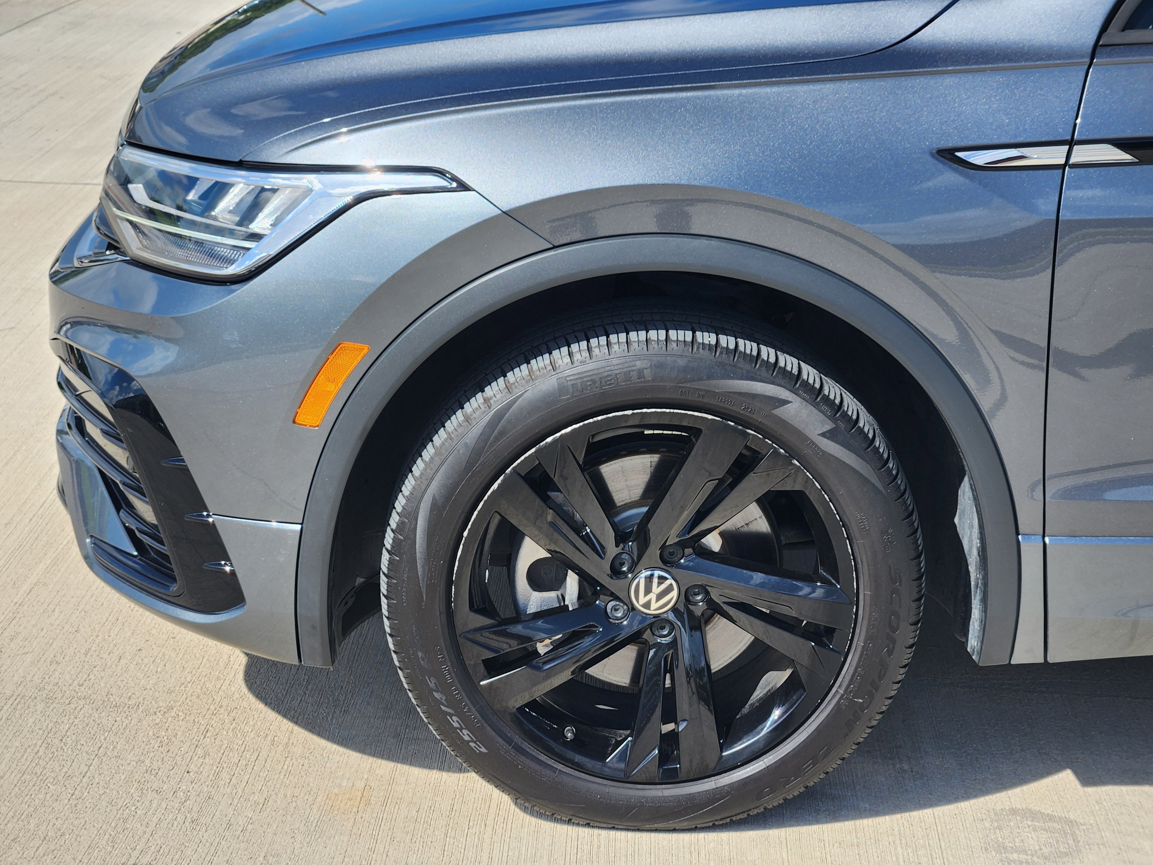 2024 Volkswagen Tiguan SE R-Line Black