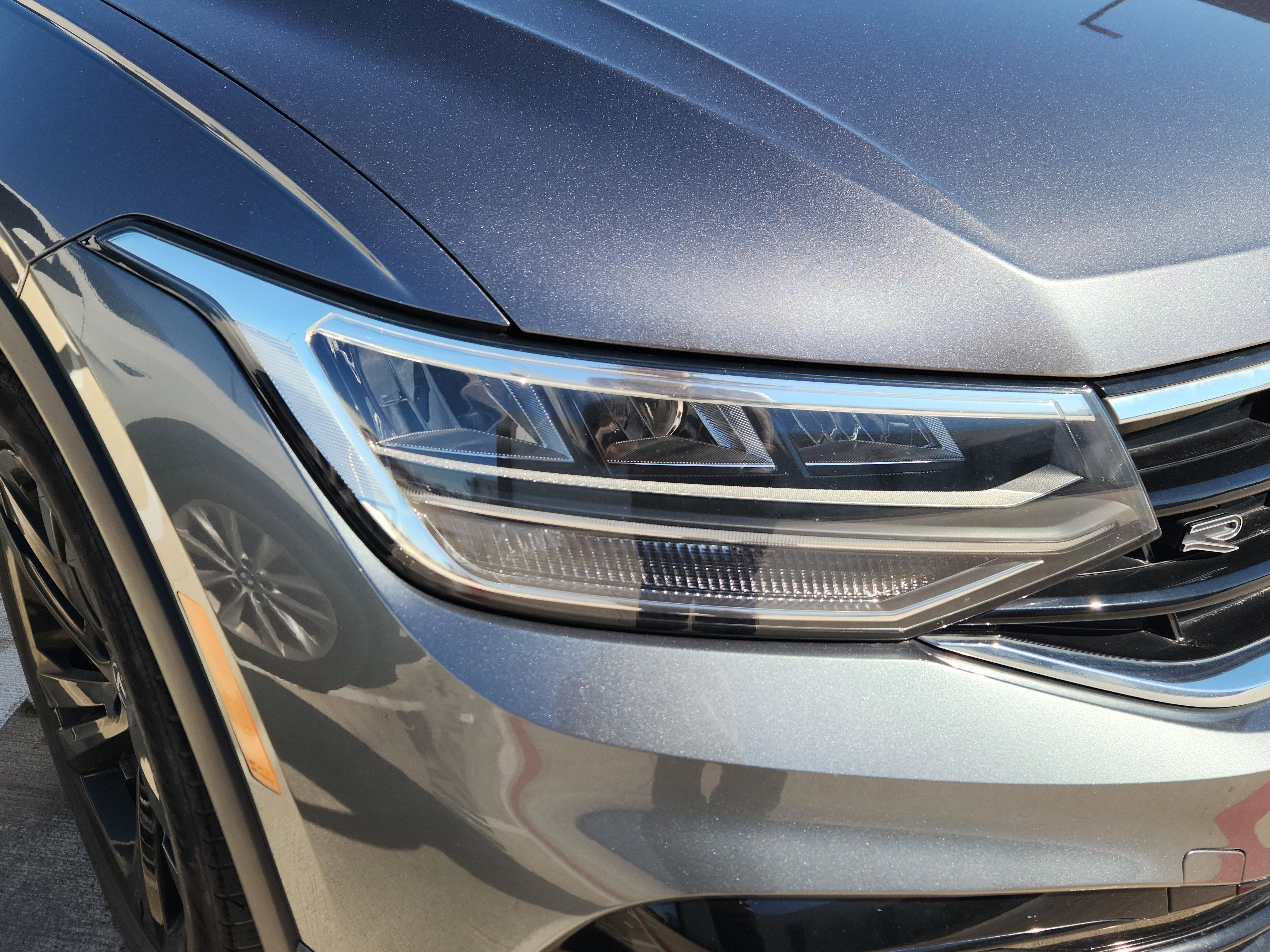 2024 Volkswagen Tiguan SE R-Line Black