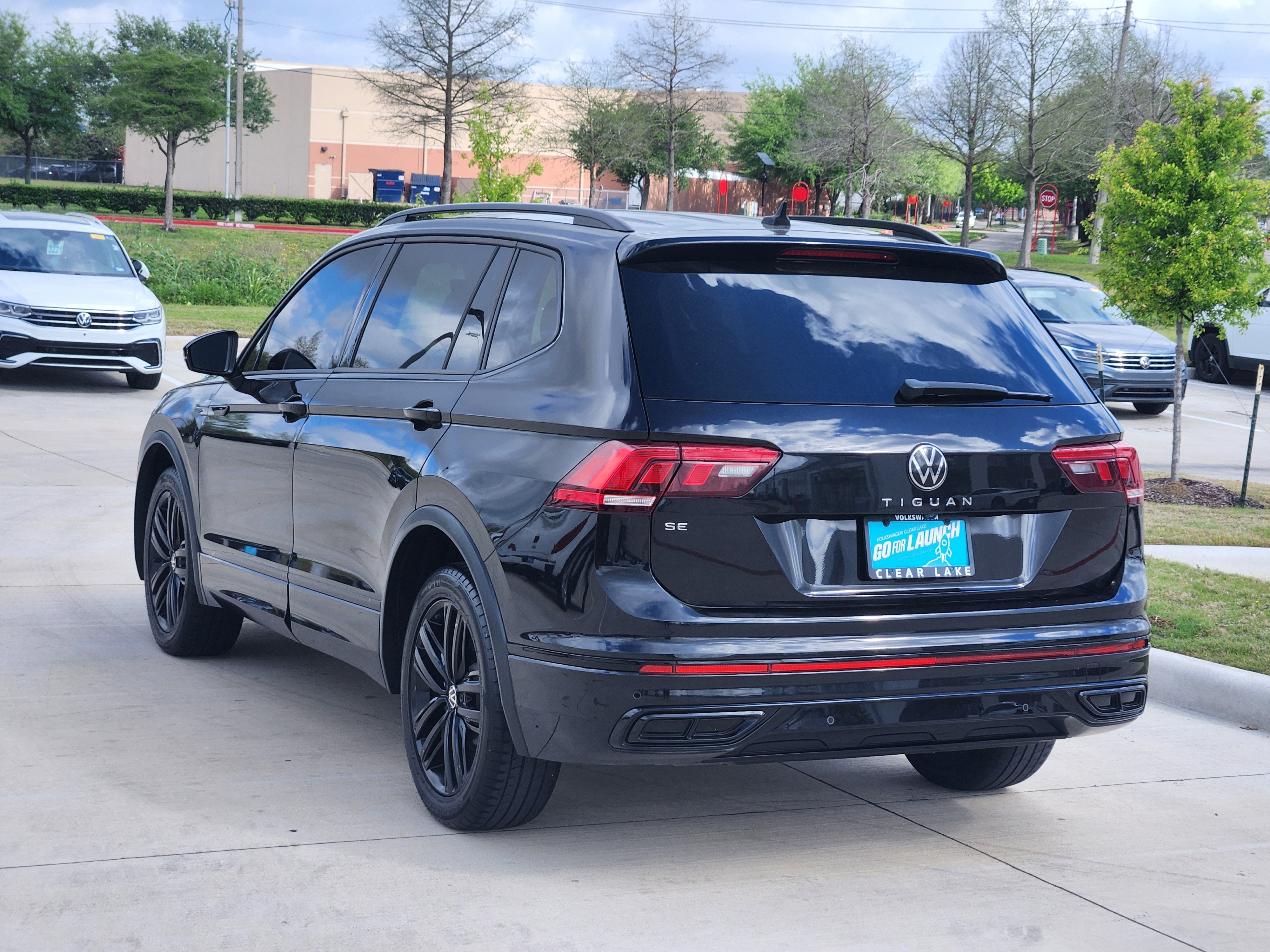 2022 Volkswagen Tiguan SE R-Line Black