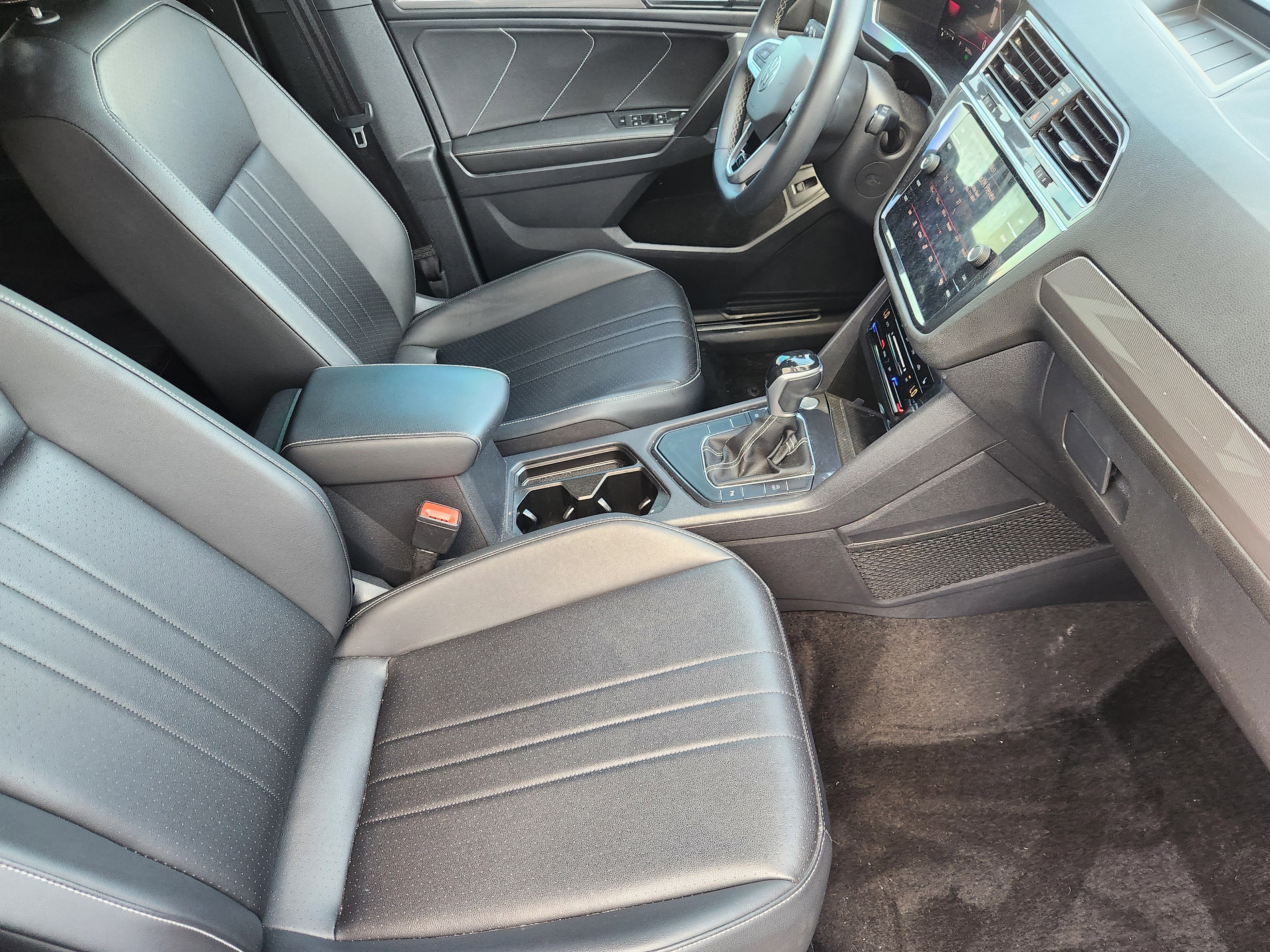 2023 Volkswagen Tiguan SE R-Line Black