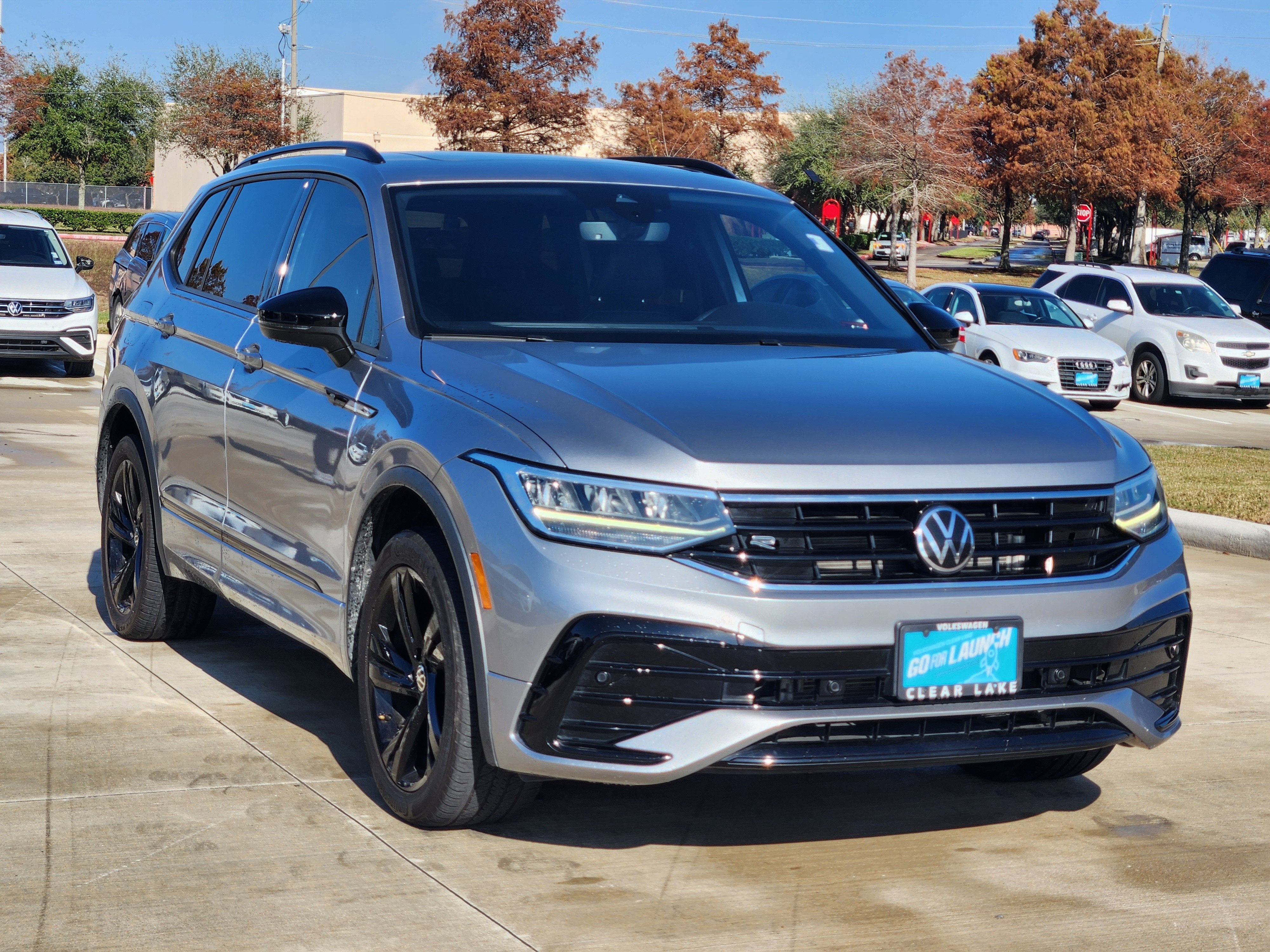 2023 Volkswagen Tiguan SE R-Line Black