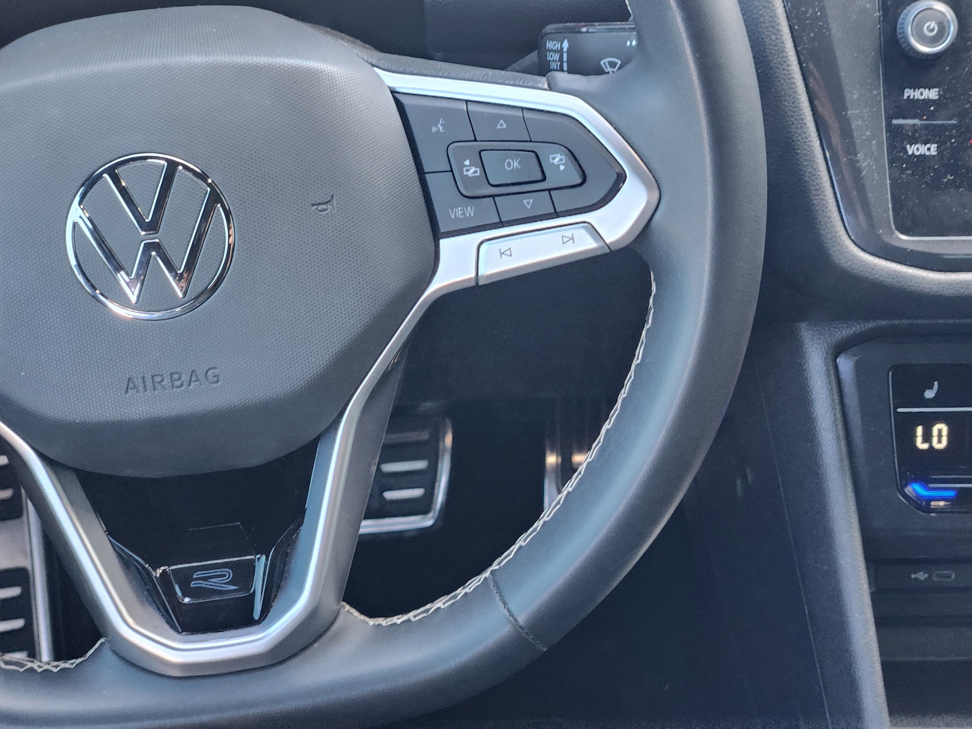 2023 Volkswagen Tiguan SE R-Line Black