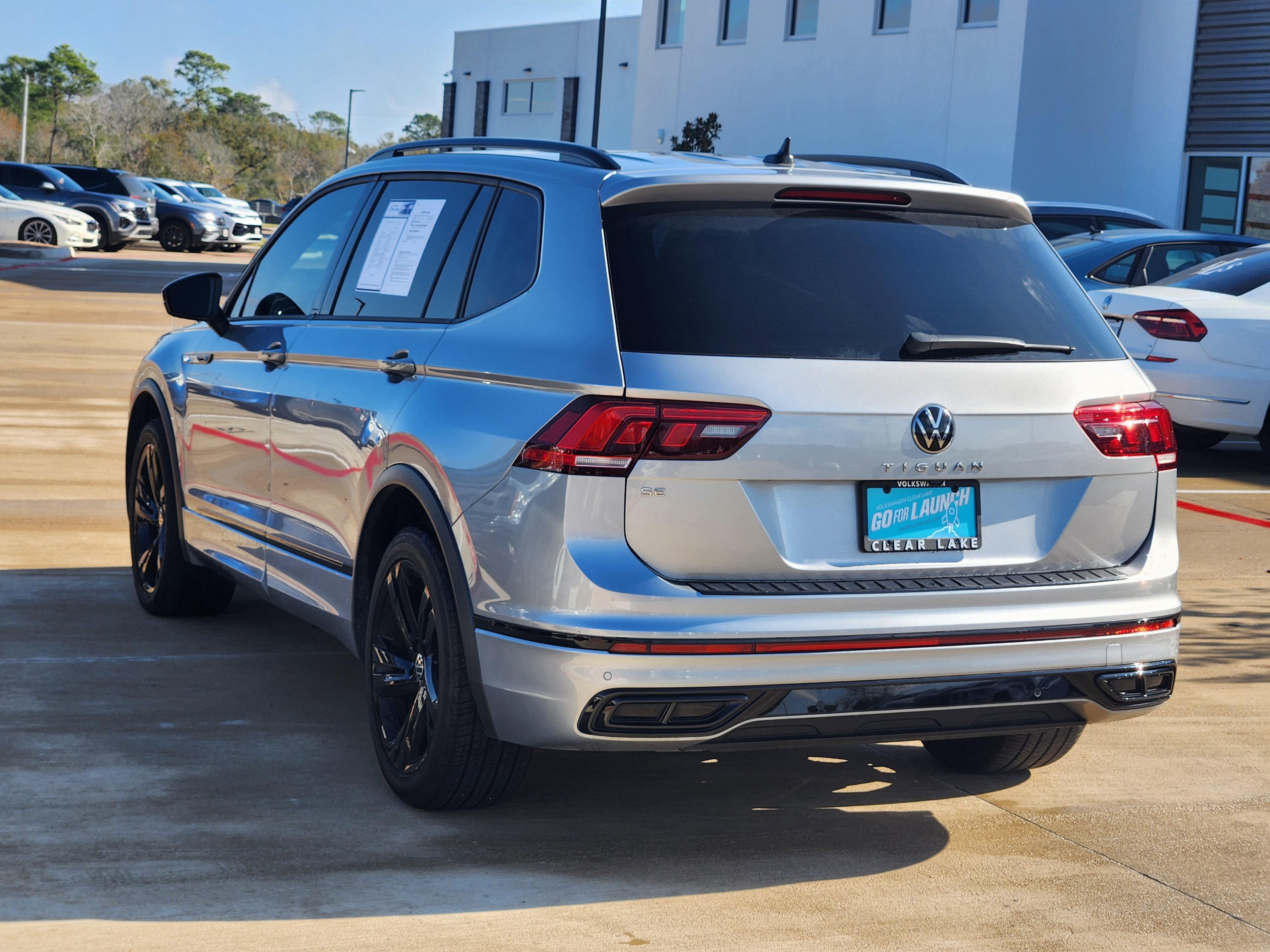 2023 Volkswagen Tiguan SE R-Line Black