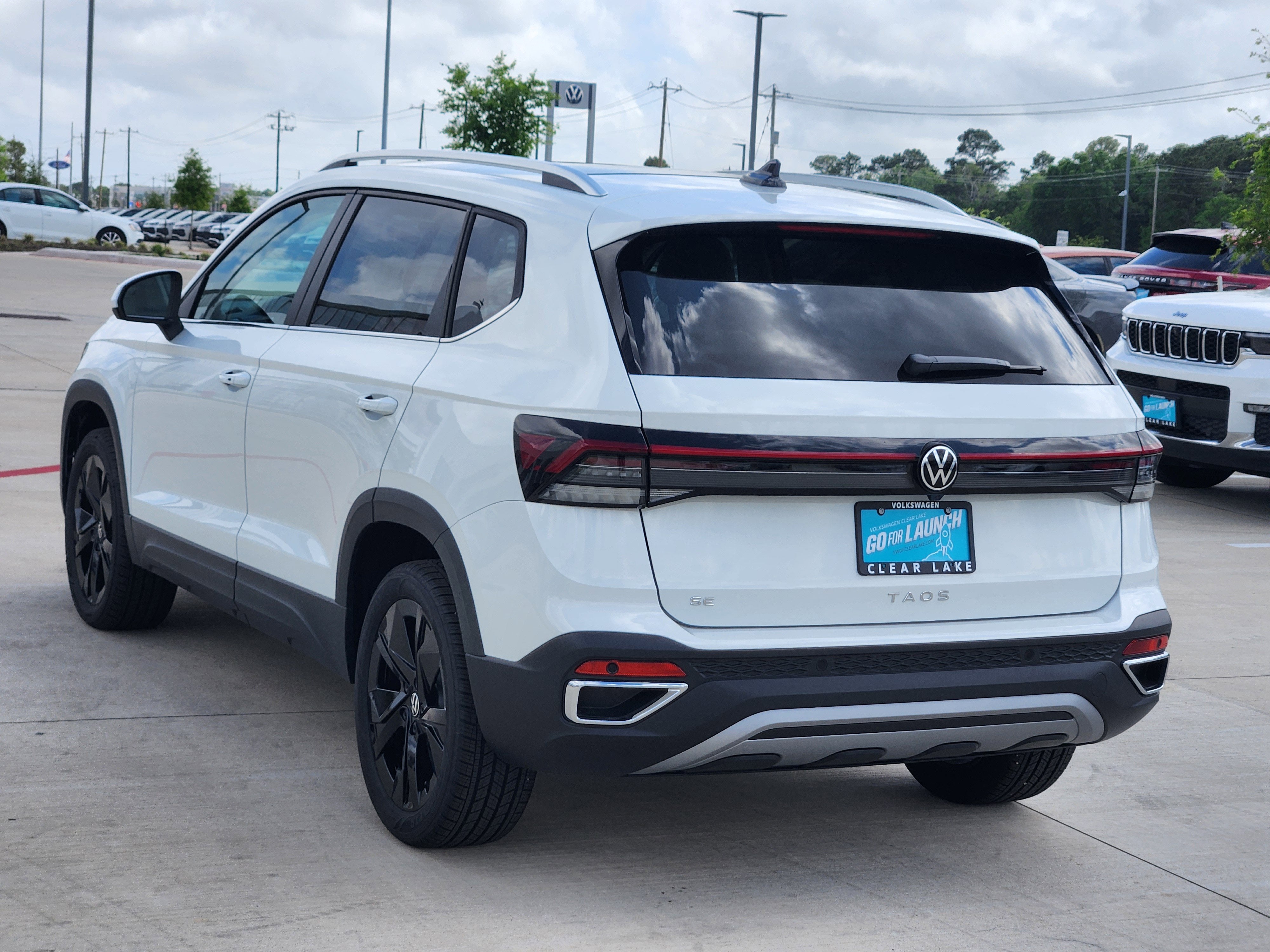 2026 Volkswagen Taos SE