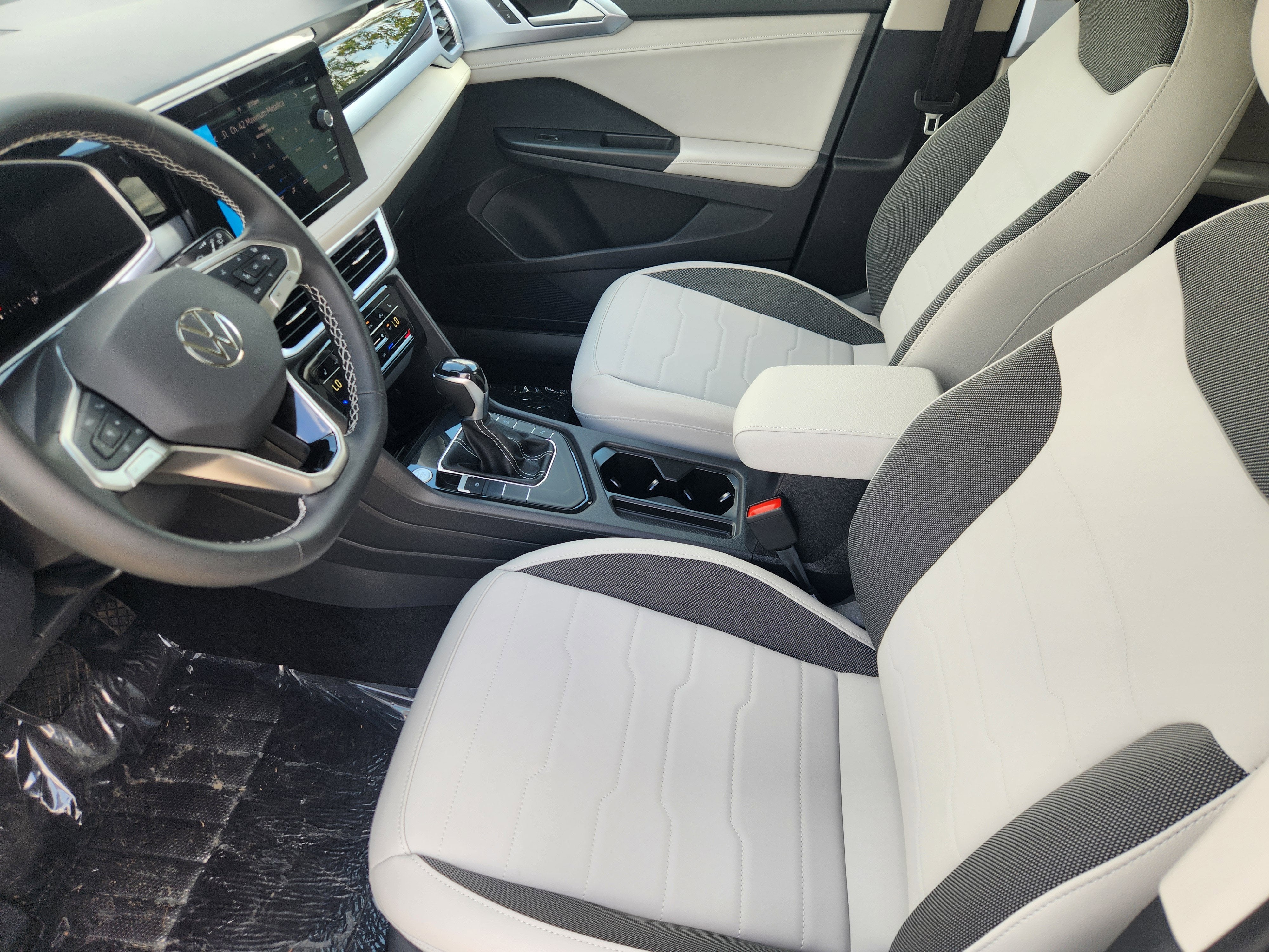 2026 Volkswagen Taos SE