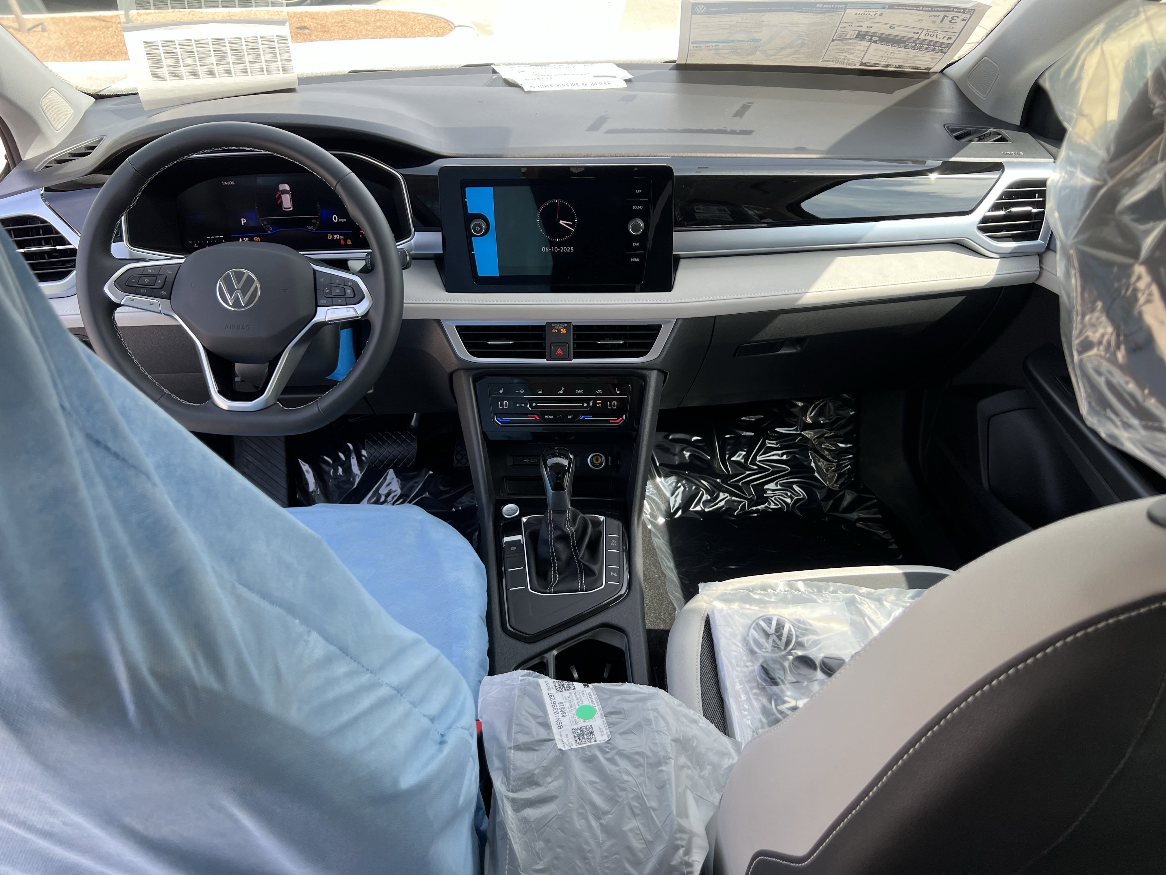 2025 Volkswagen Taos SE