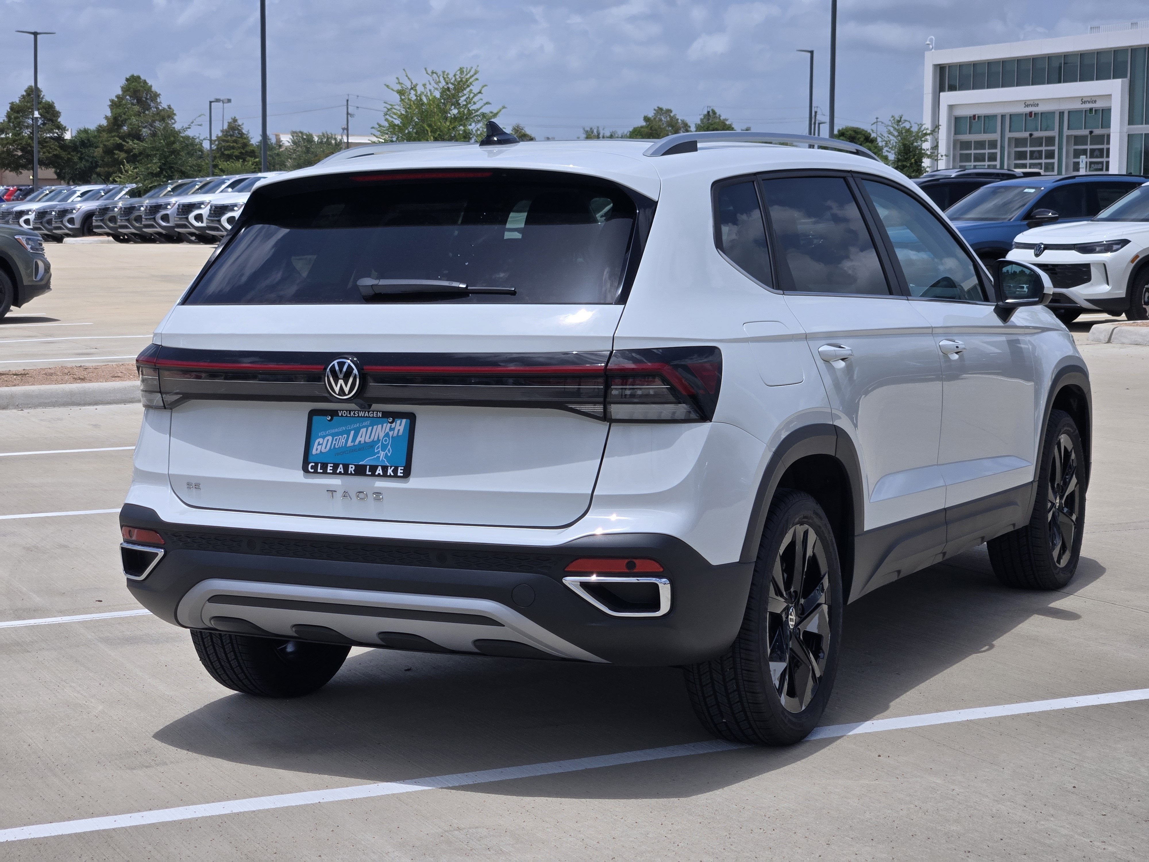 2026 Volkswagen Taos SE