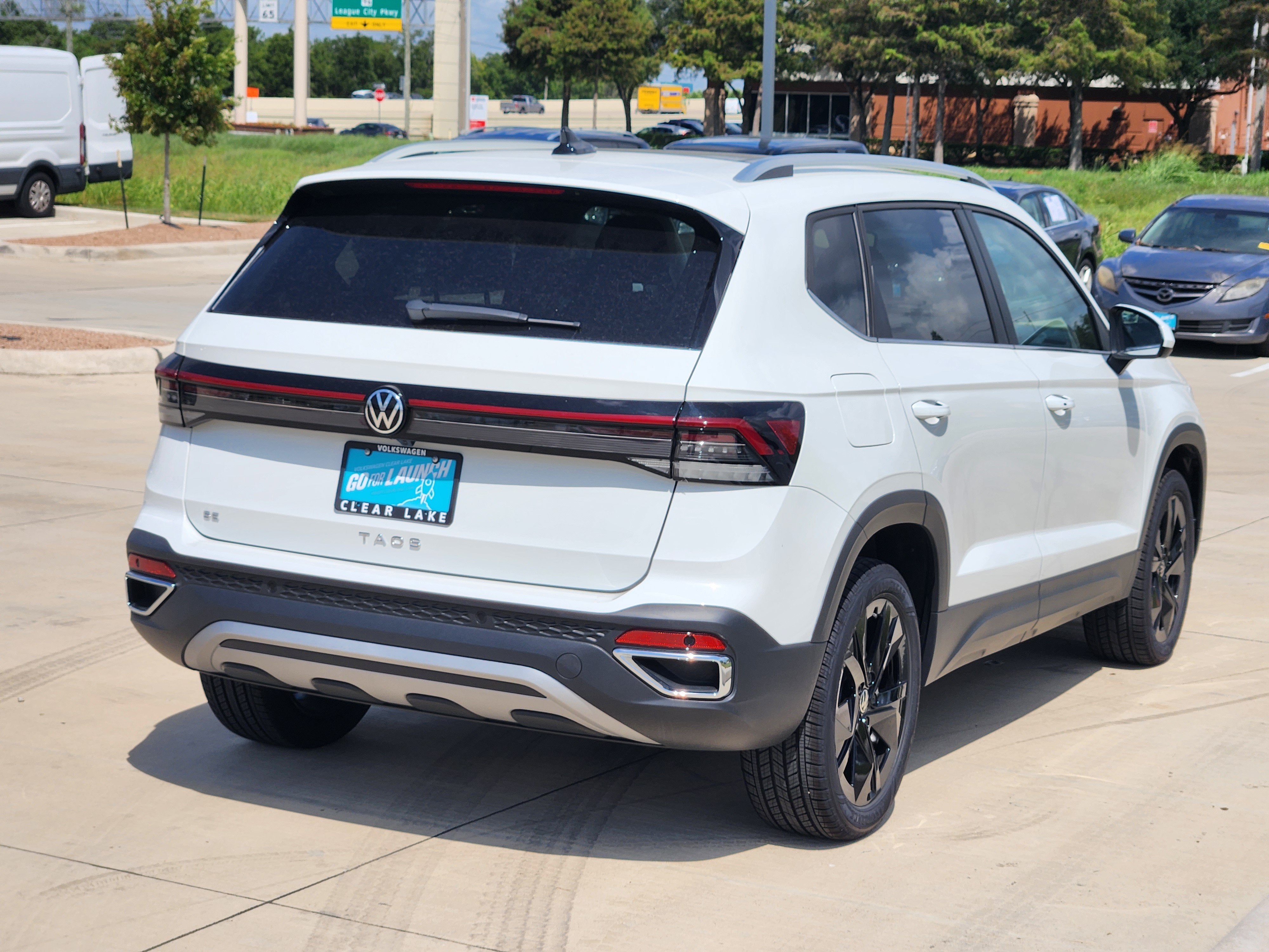 2026 Volkswagen Taos SE