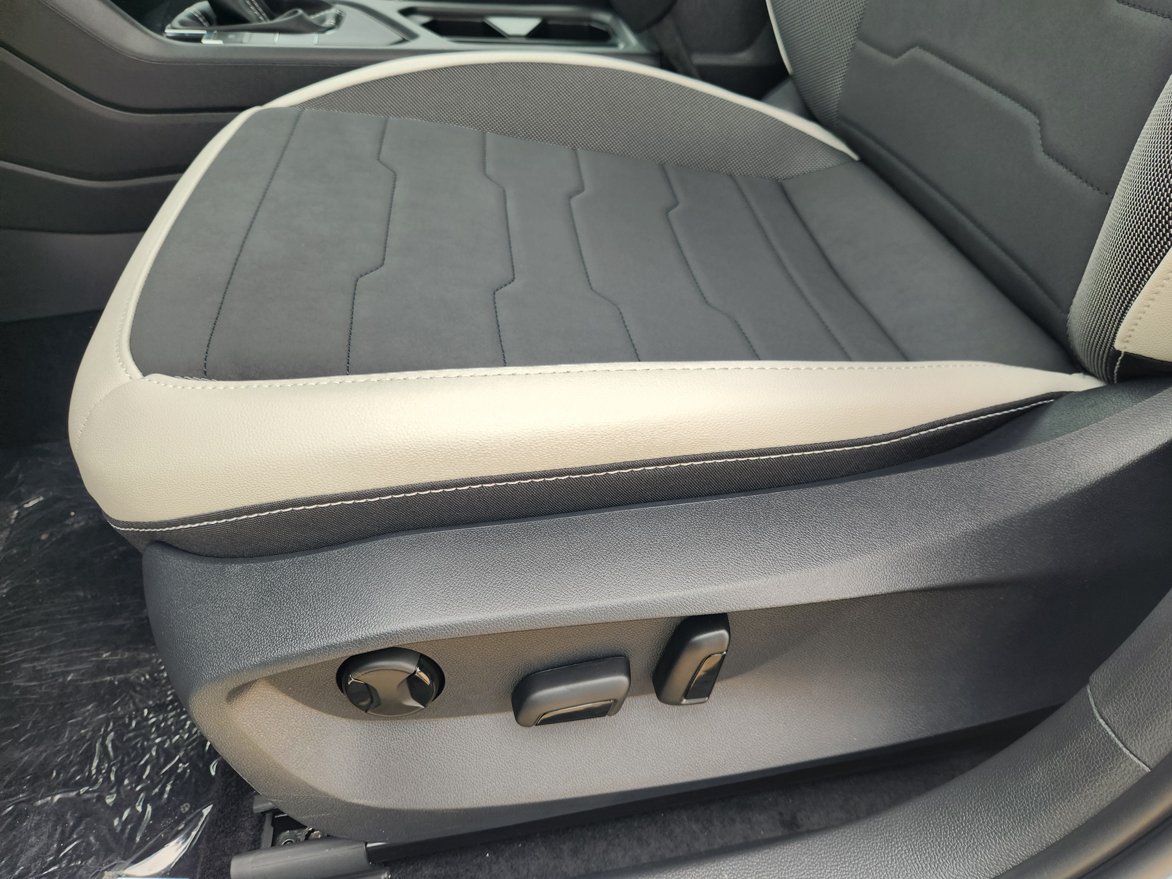 2027 Volkswagen Taos SE