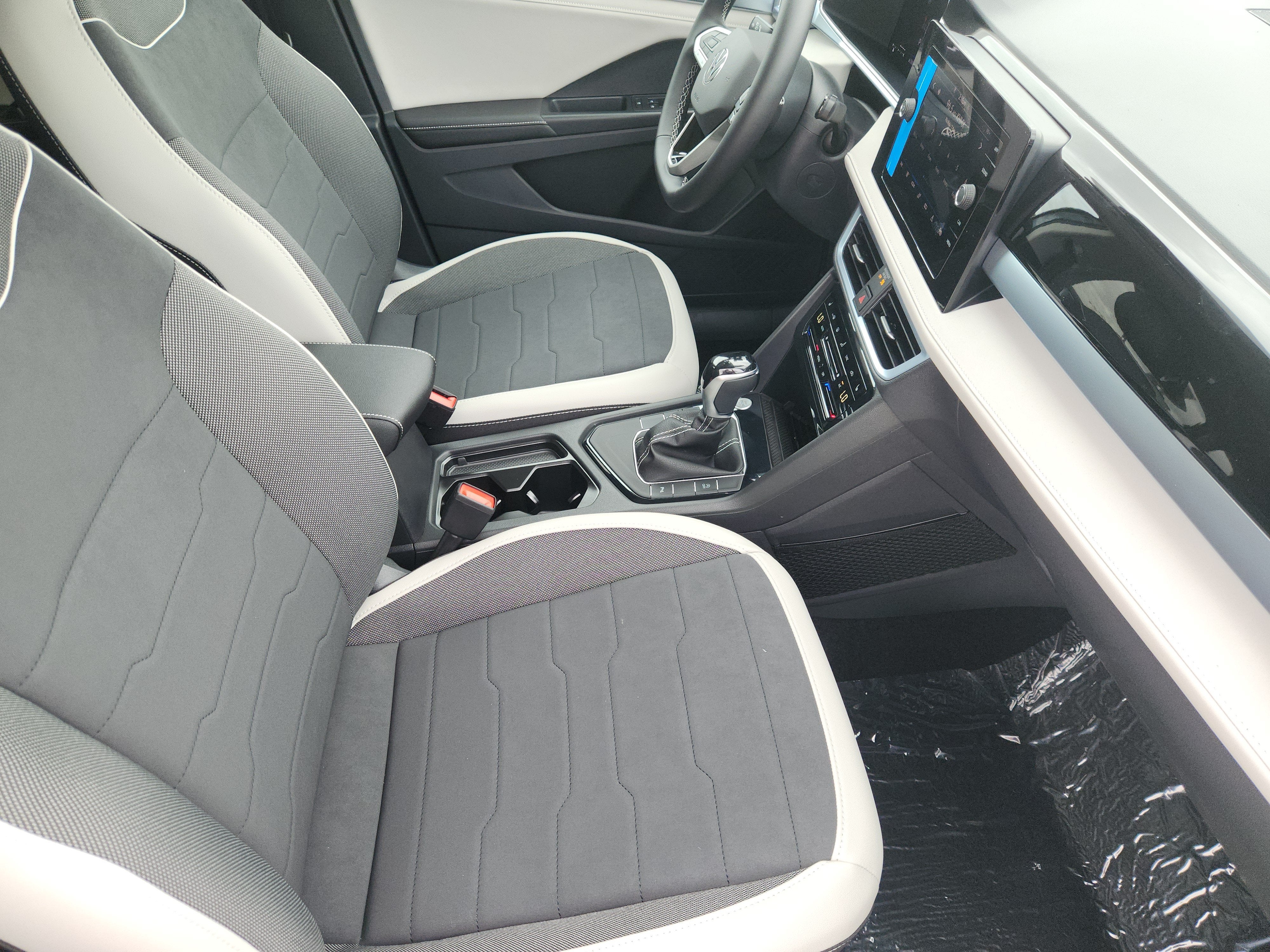 2027 Volkswagen Taos SE