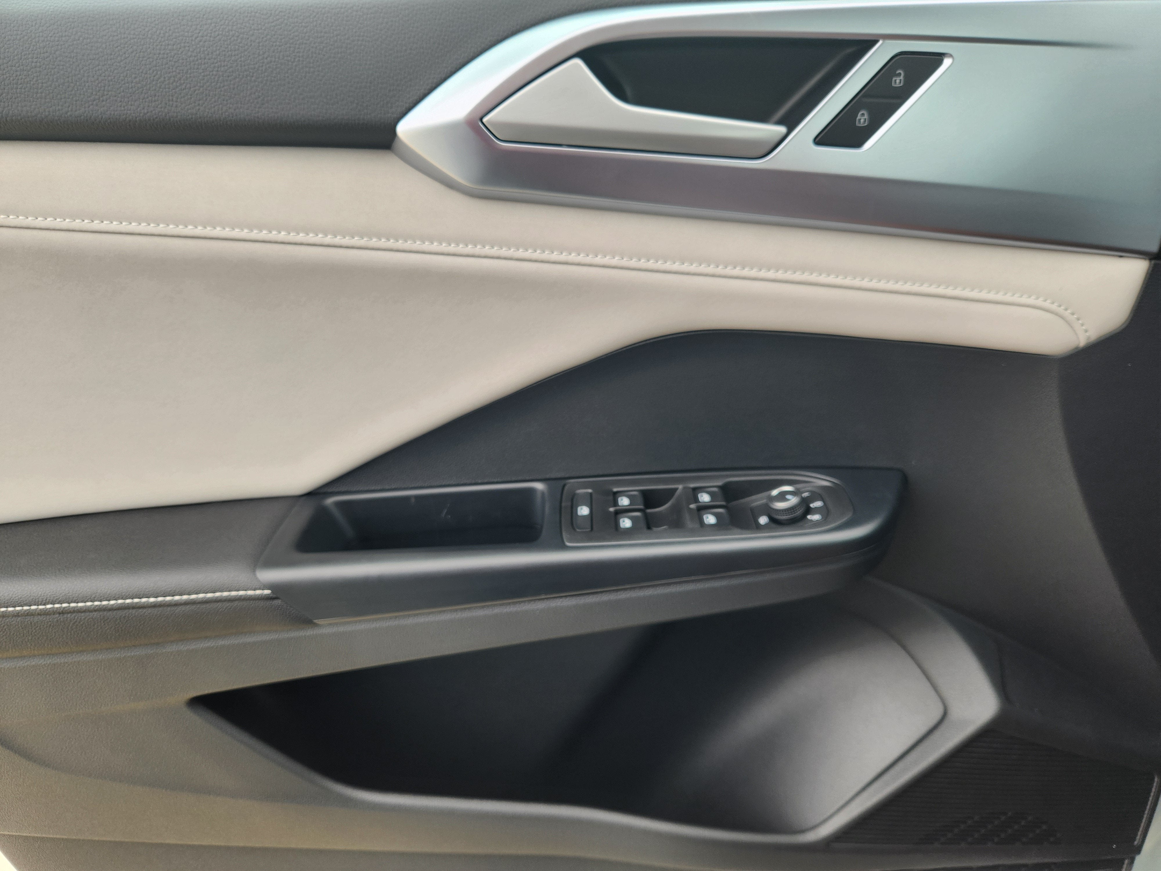 2027 Volkswagen Taos SE