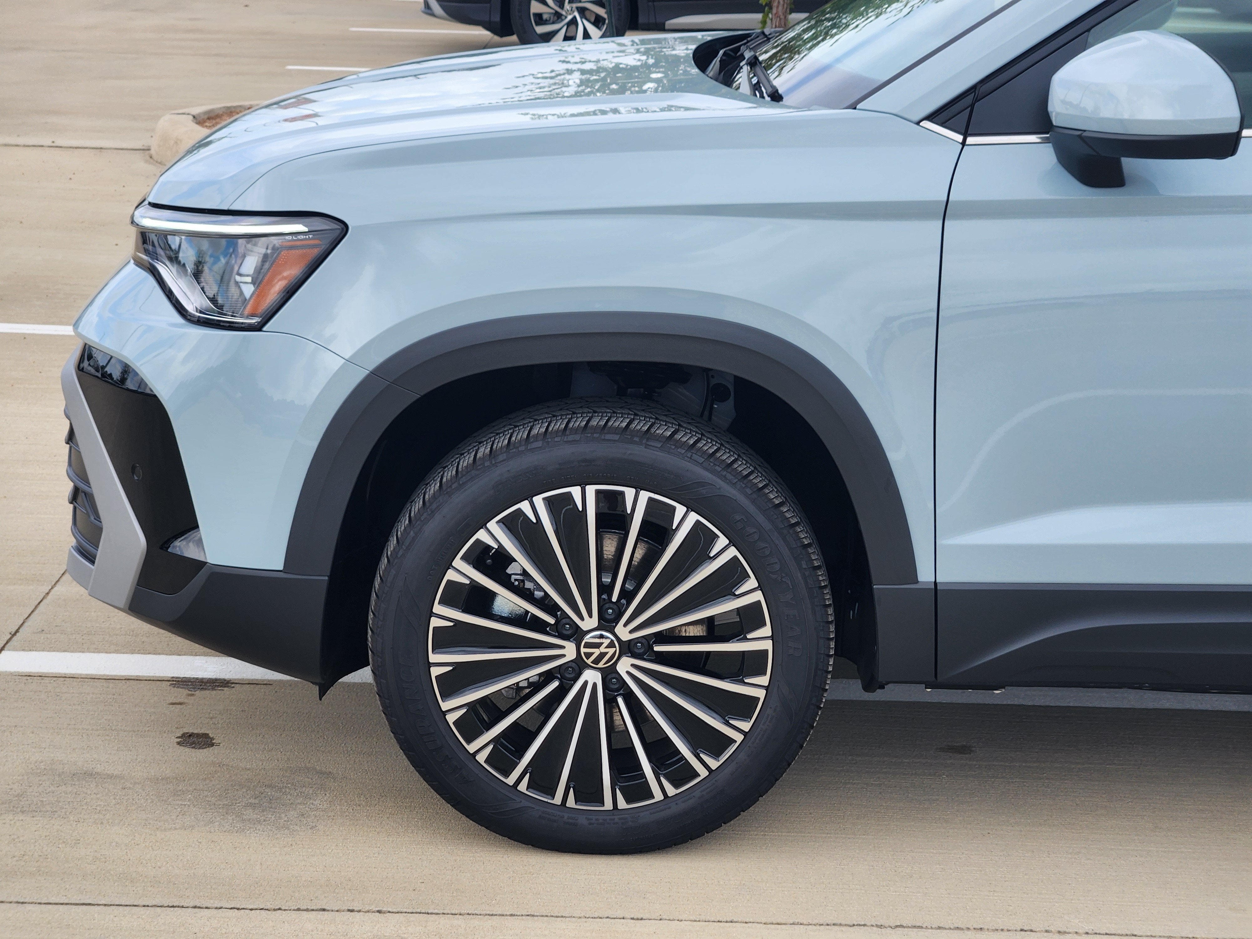 2027 Volkswagen Taos SE