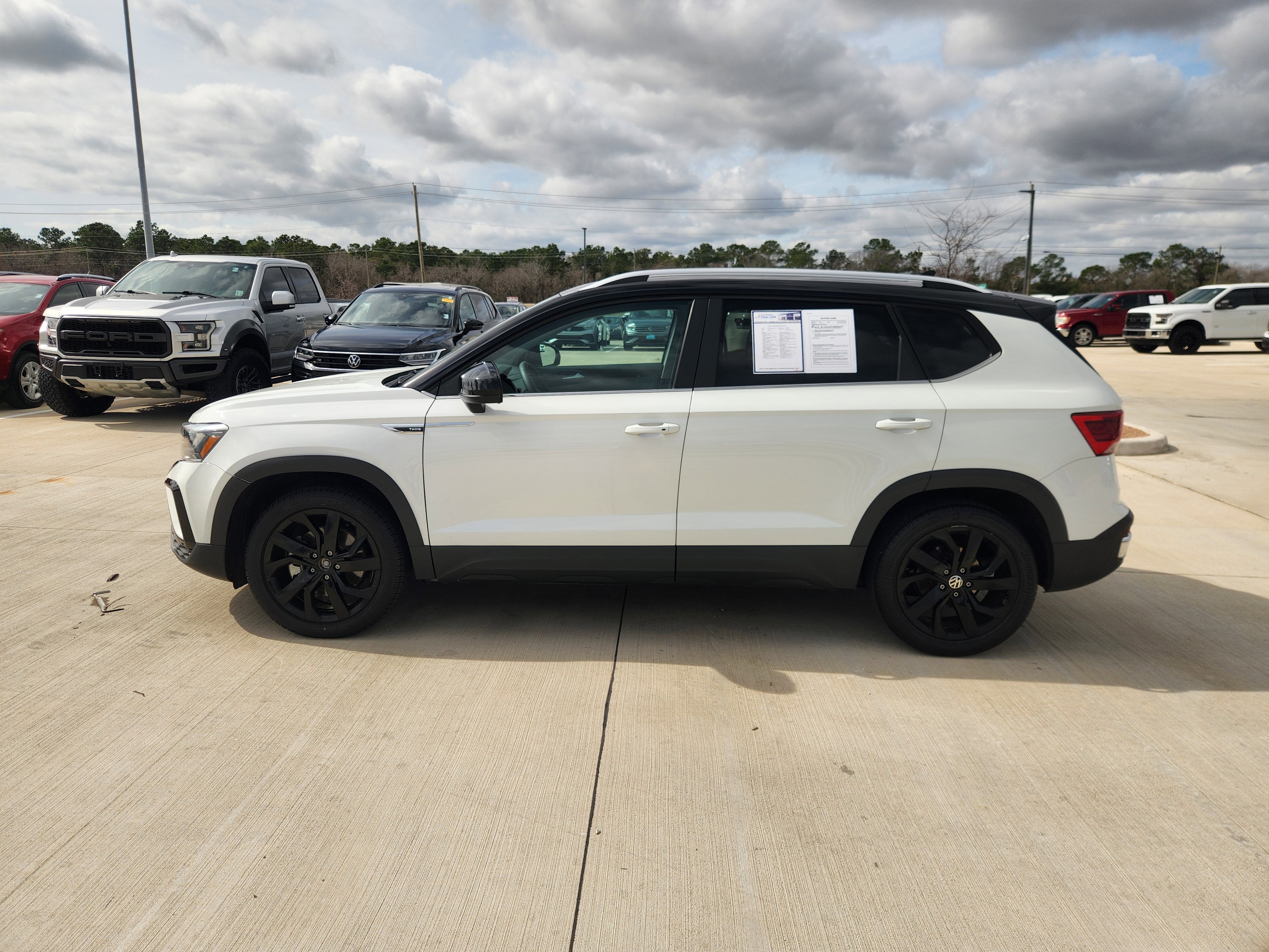 2023 Volkswagen Taos SE