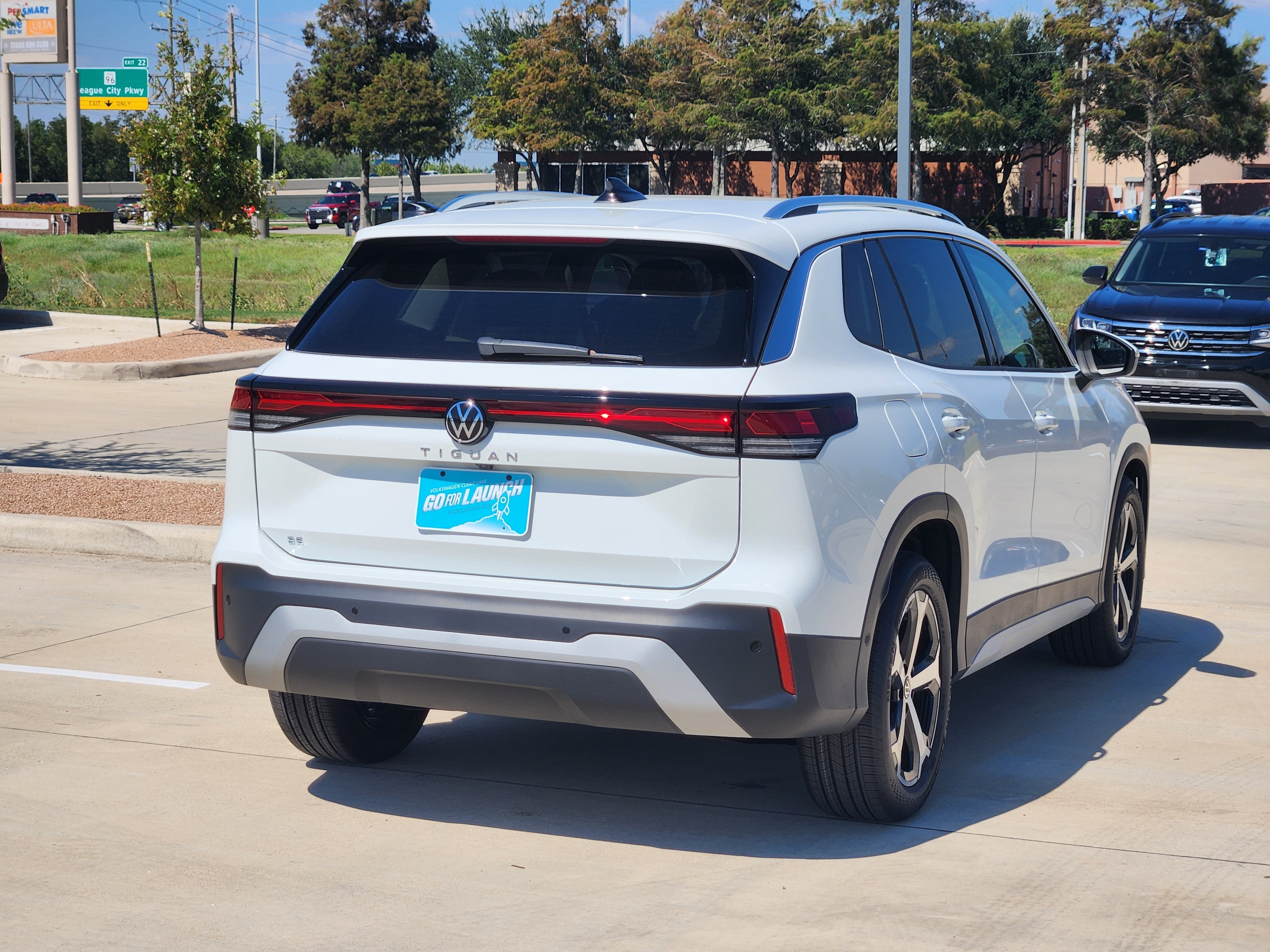 2027 Volkswagen Tiguan SE