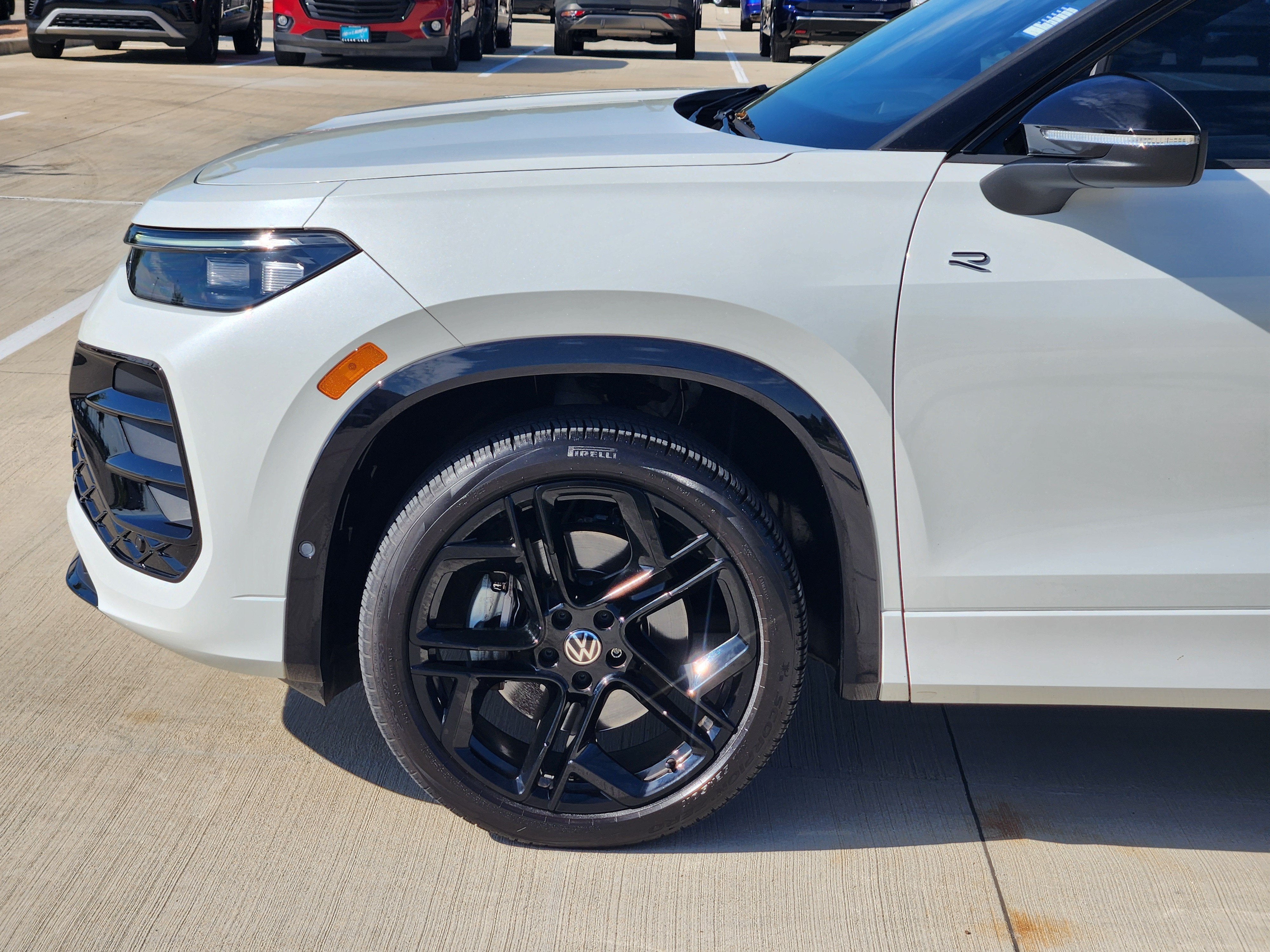 2025 Volkswagen Tiguan SE R-Line Black