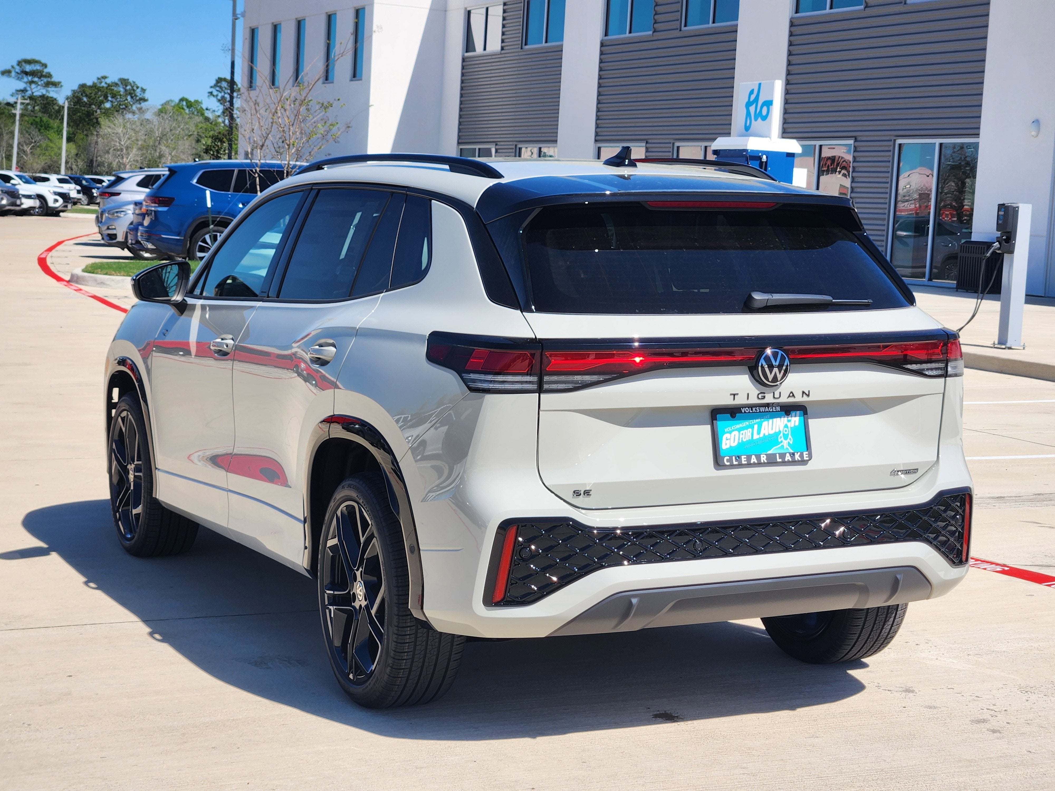 2026 Volkswagen Tiguan SE R-Line Black