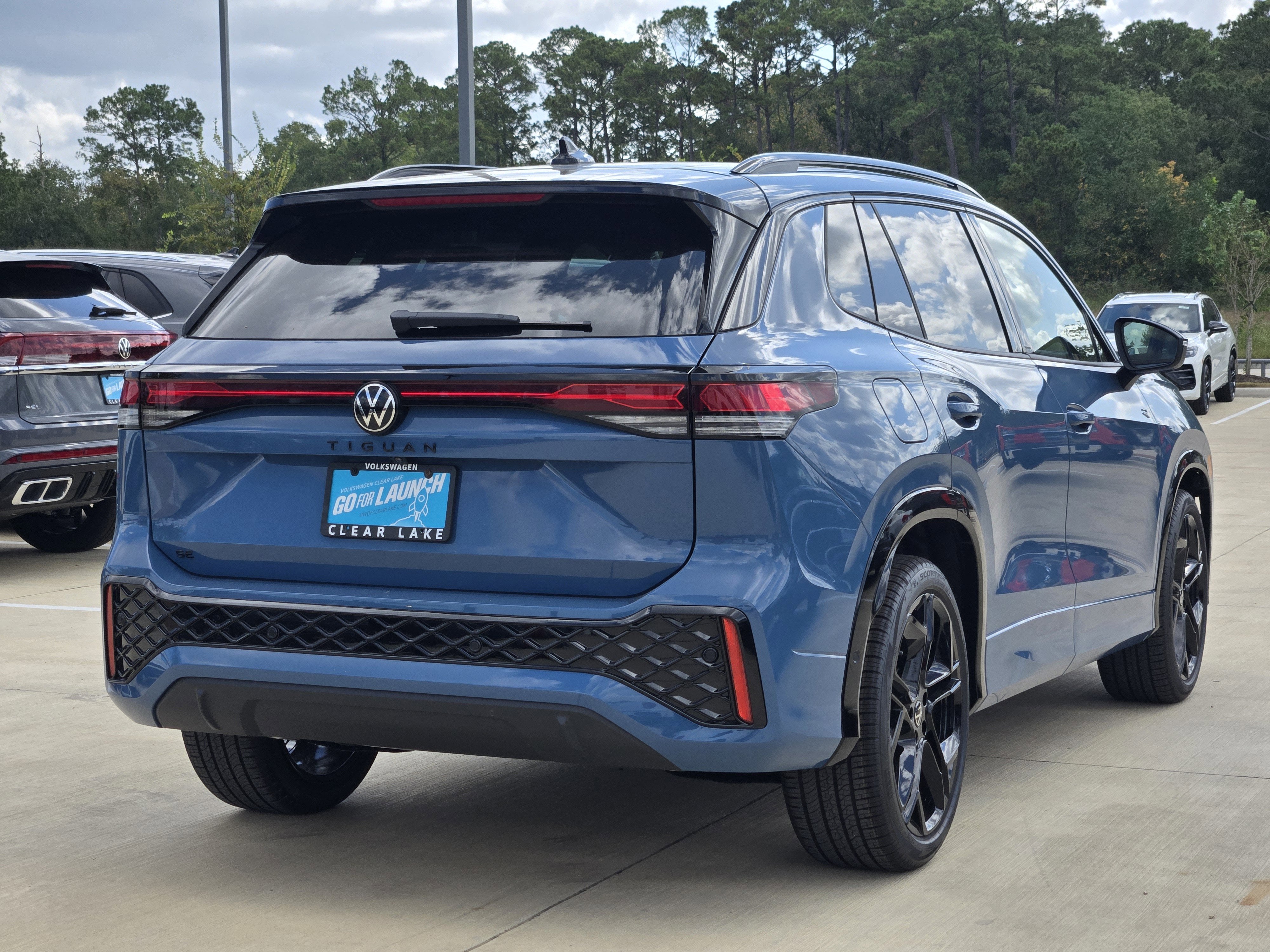 2026 Volkswagen Tiguan SE R-Line Black