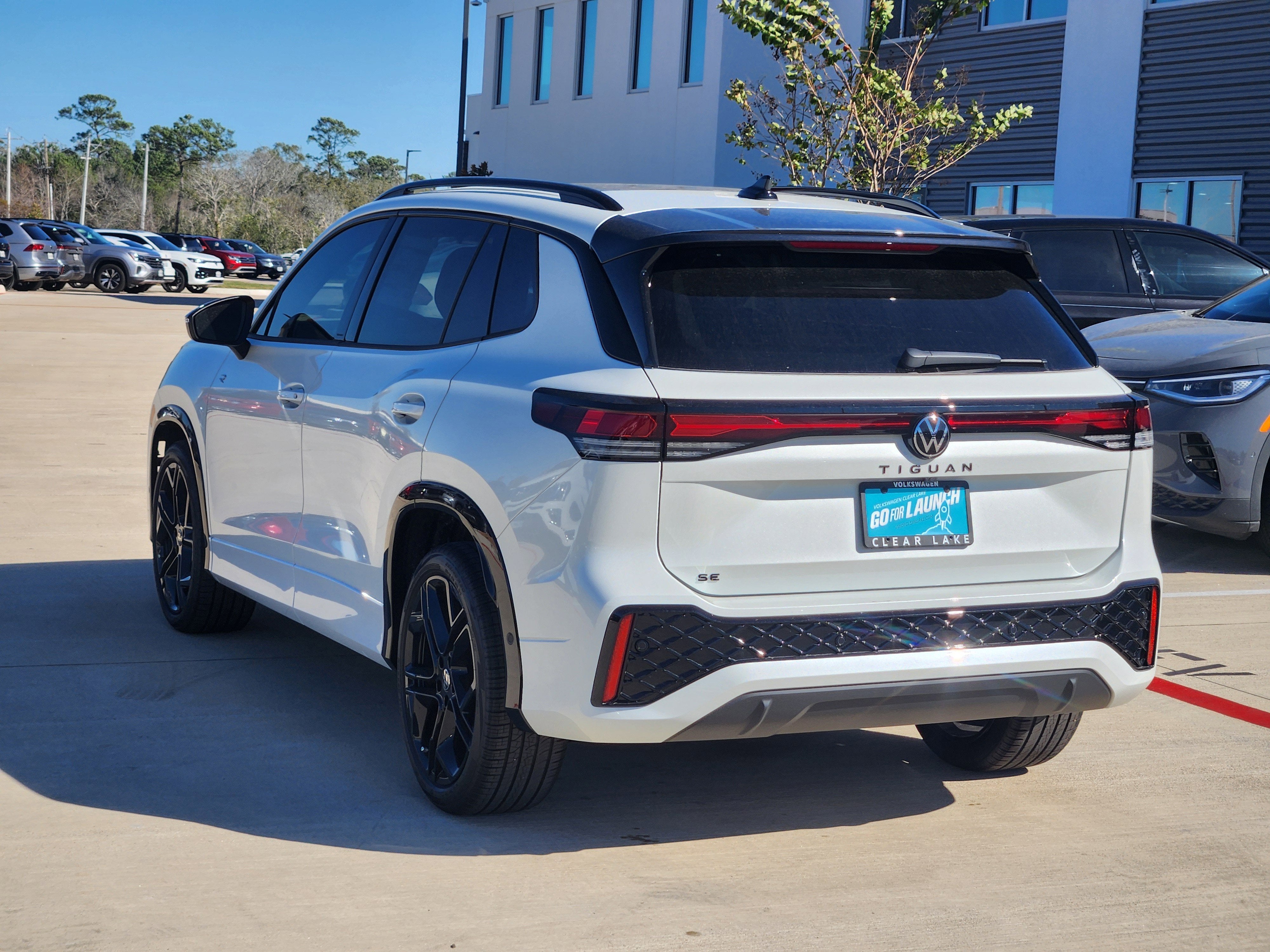 2026 Volkswagen Tiguan SE R-Line Black