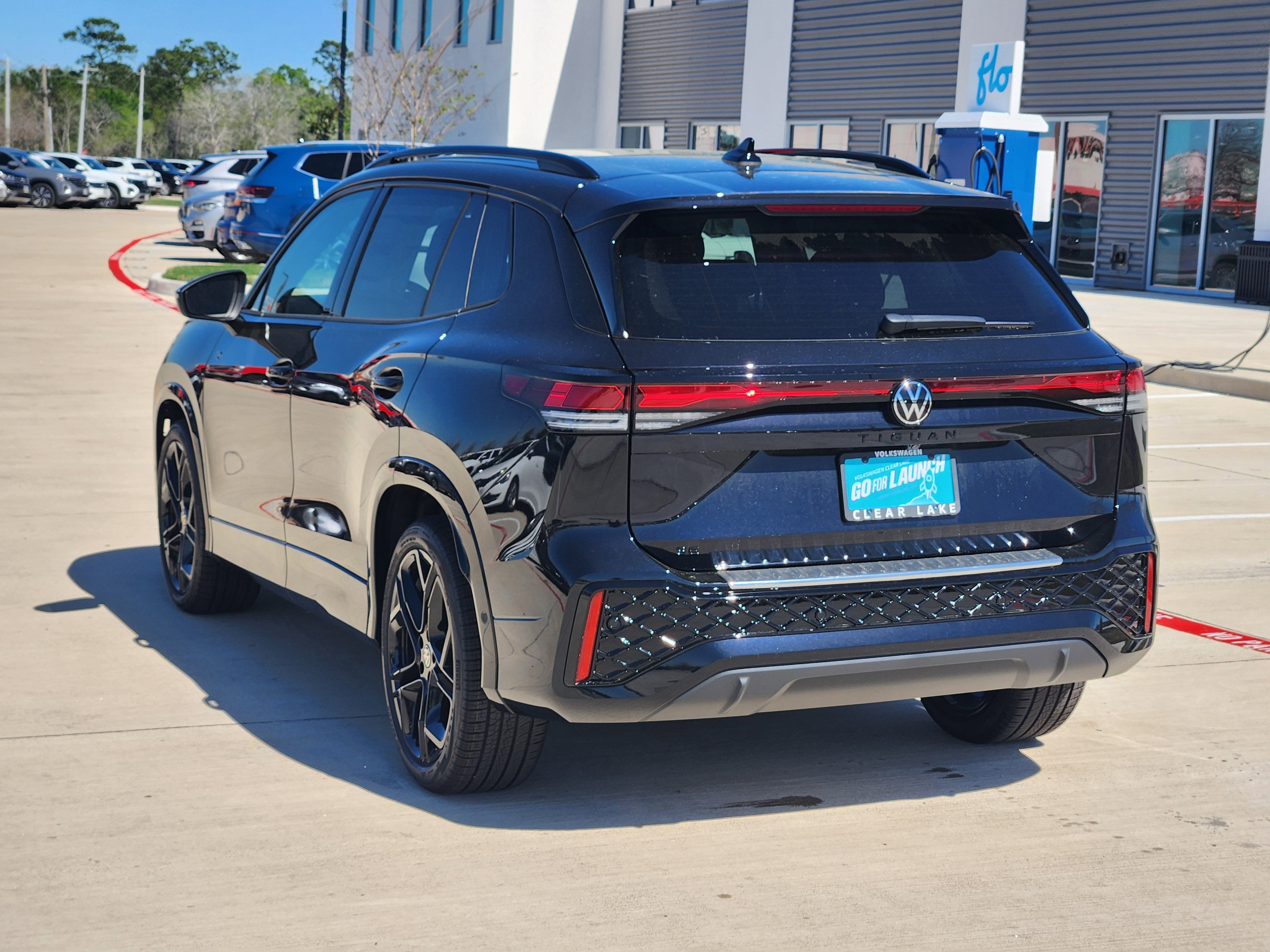 2026 Volkswagen Tiguan SE R-Line Black