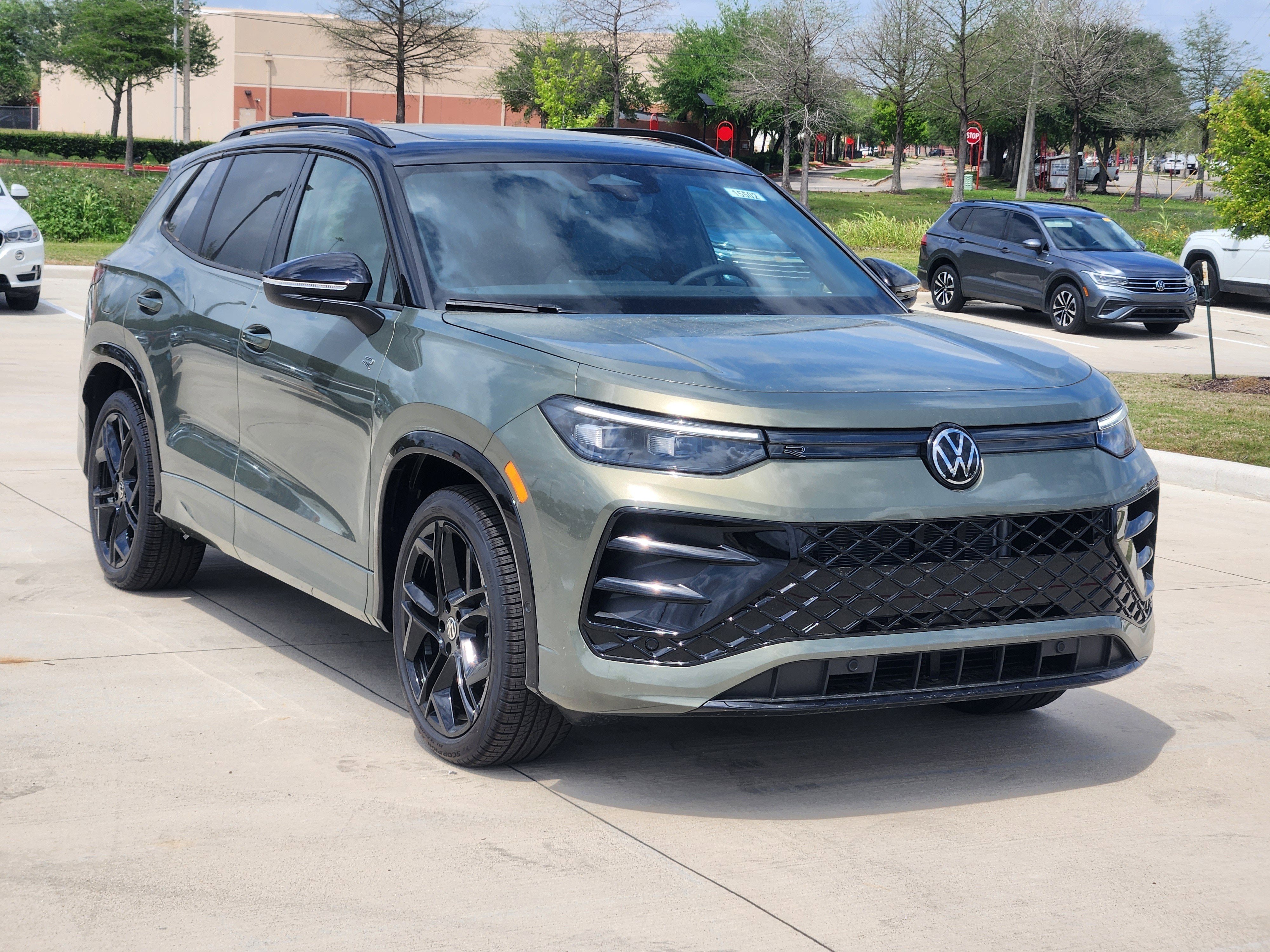 2026 Volkswagen Tiguan SE R-Line Black