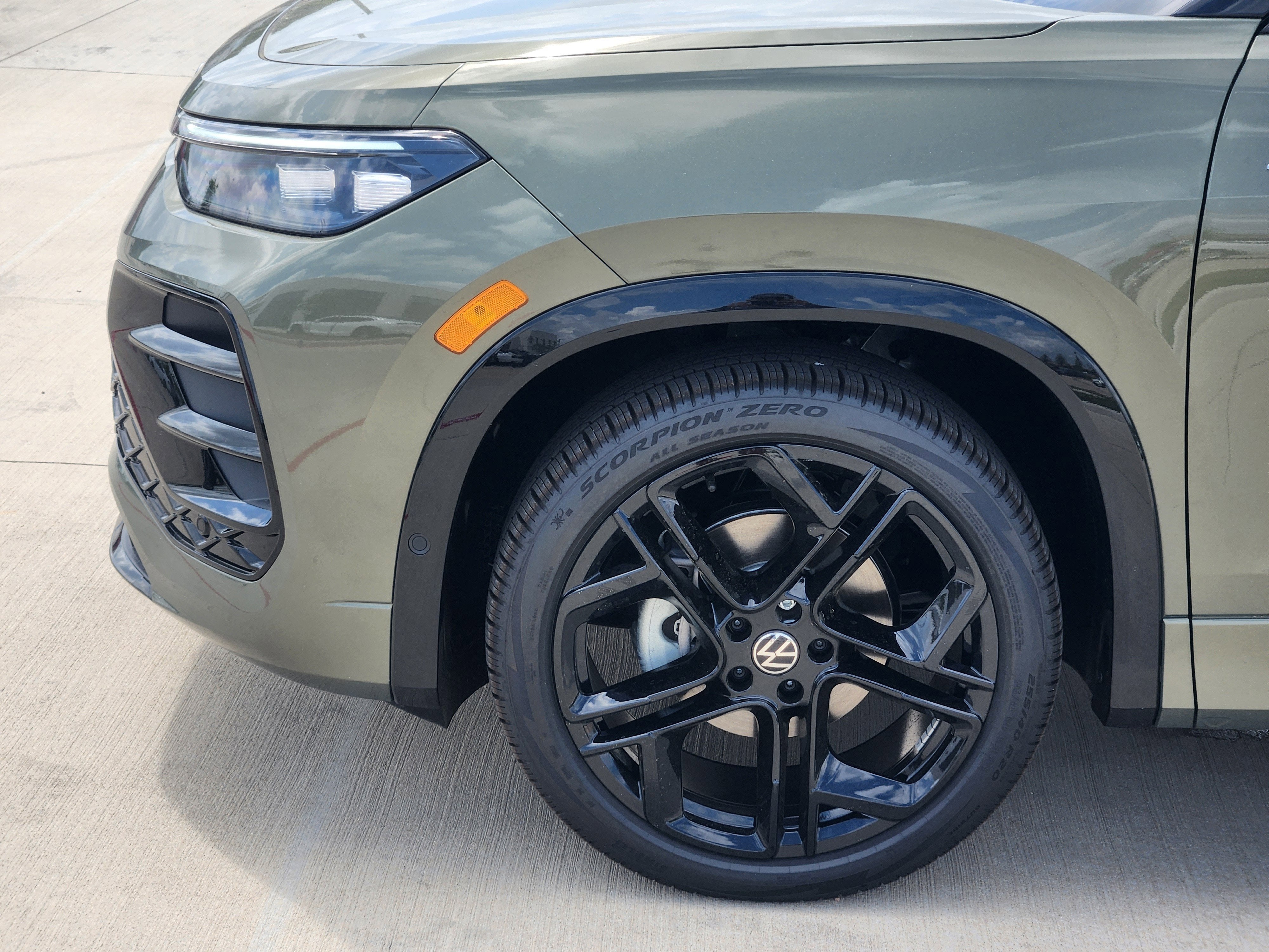 2026 Volkswagen Tiguan SE R-Line Black