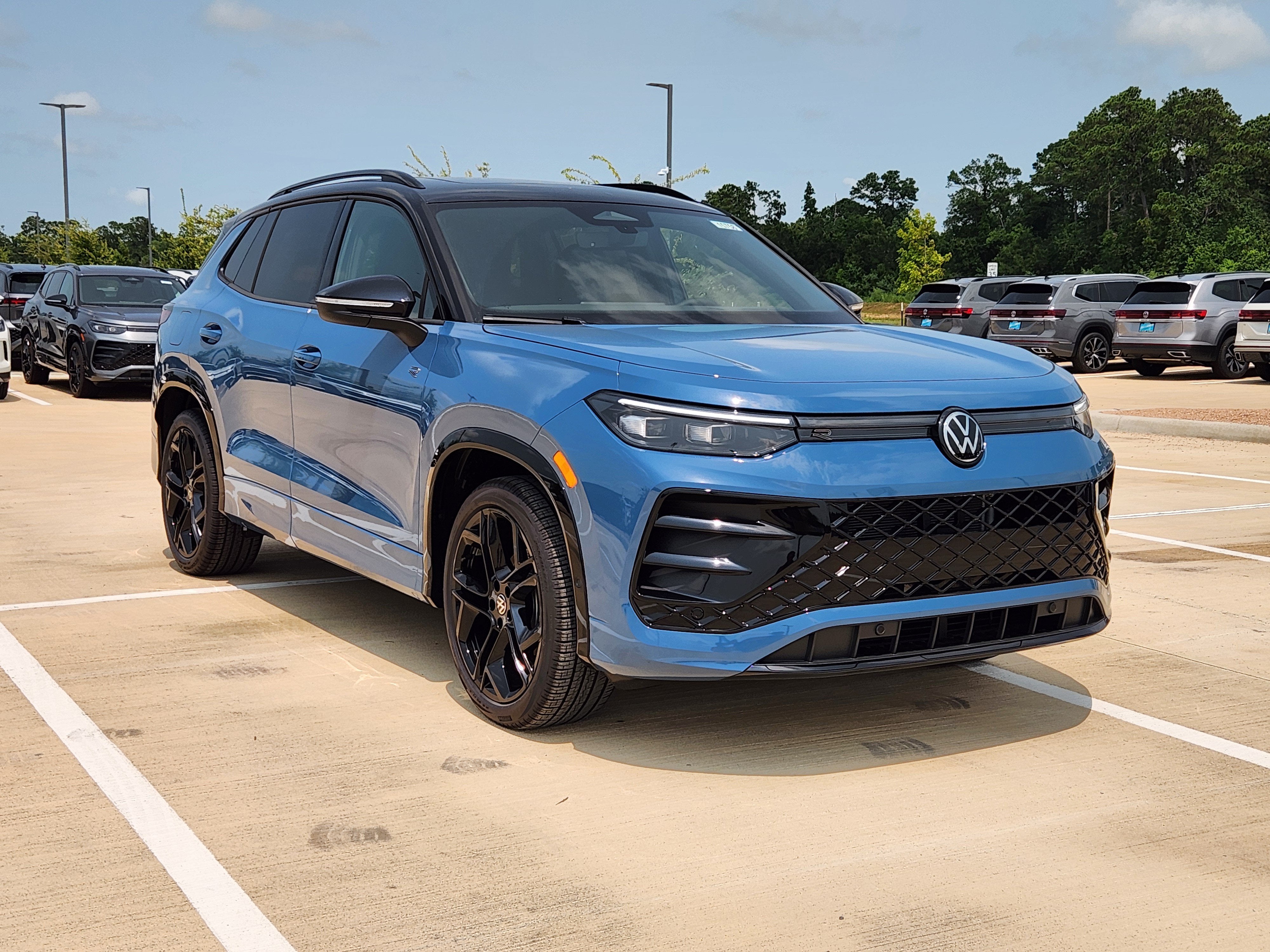 2026 Volkswagen Tiguan SE R-Line Black
