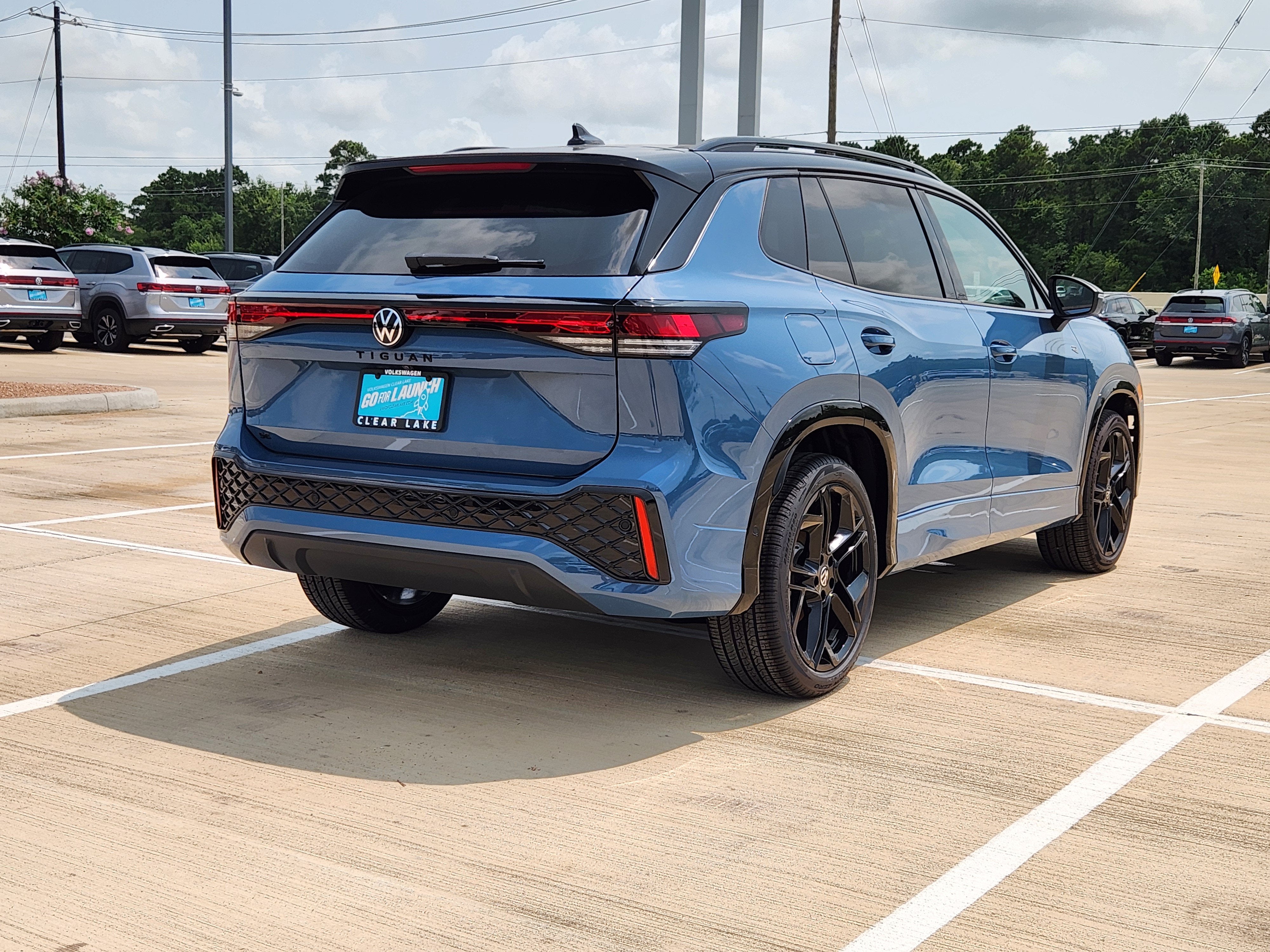 2026 Volkswagen Tiguan SE R-Line Black