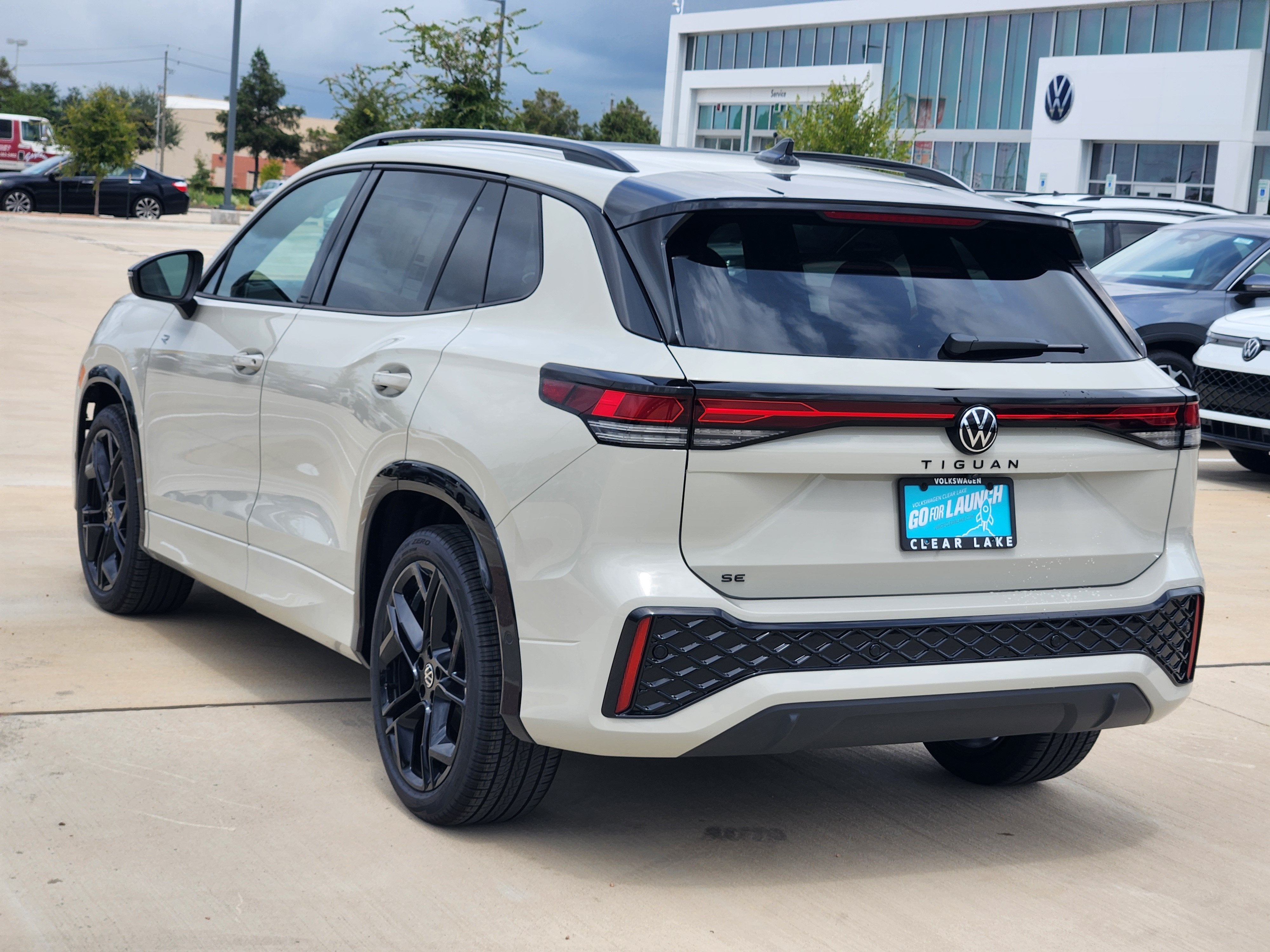 2026 Volkswagen Tiguan SE R-Line Black