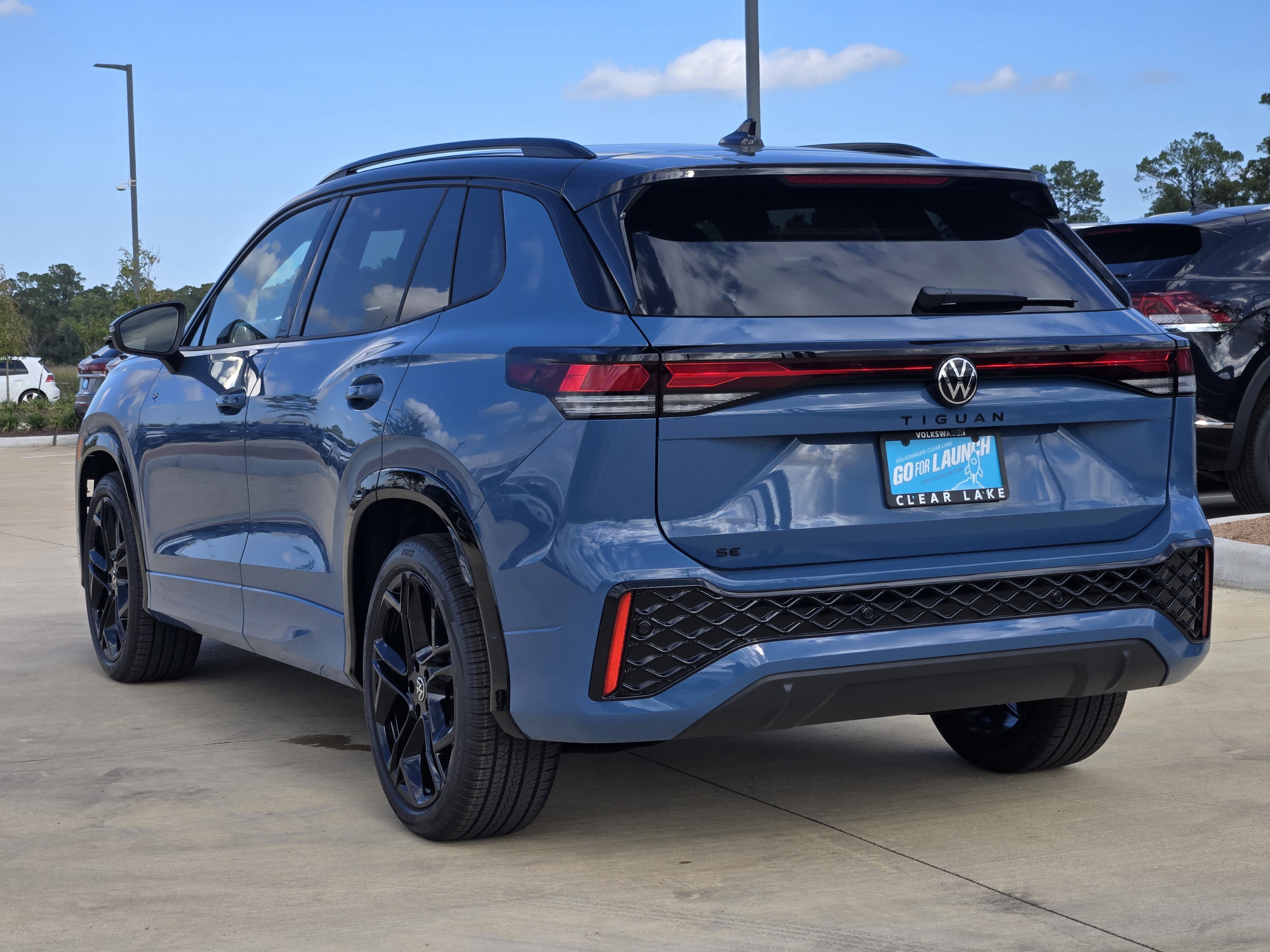 2026 Volkswagen Tiguan SE R-Line Black