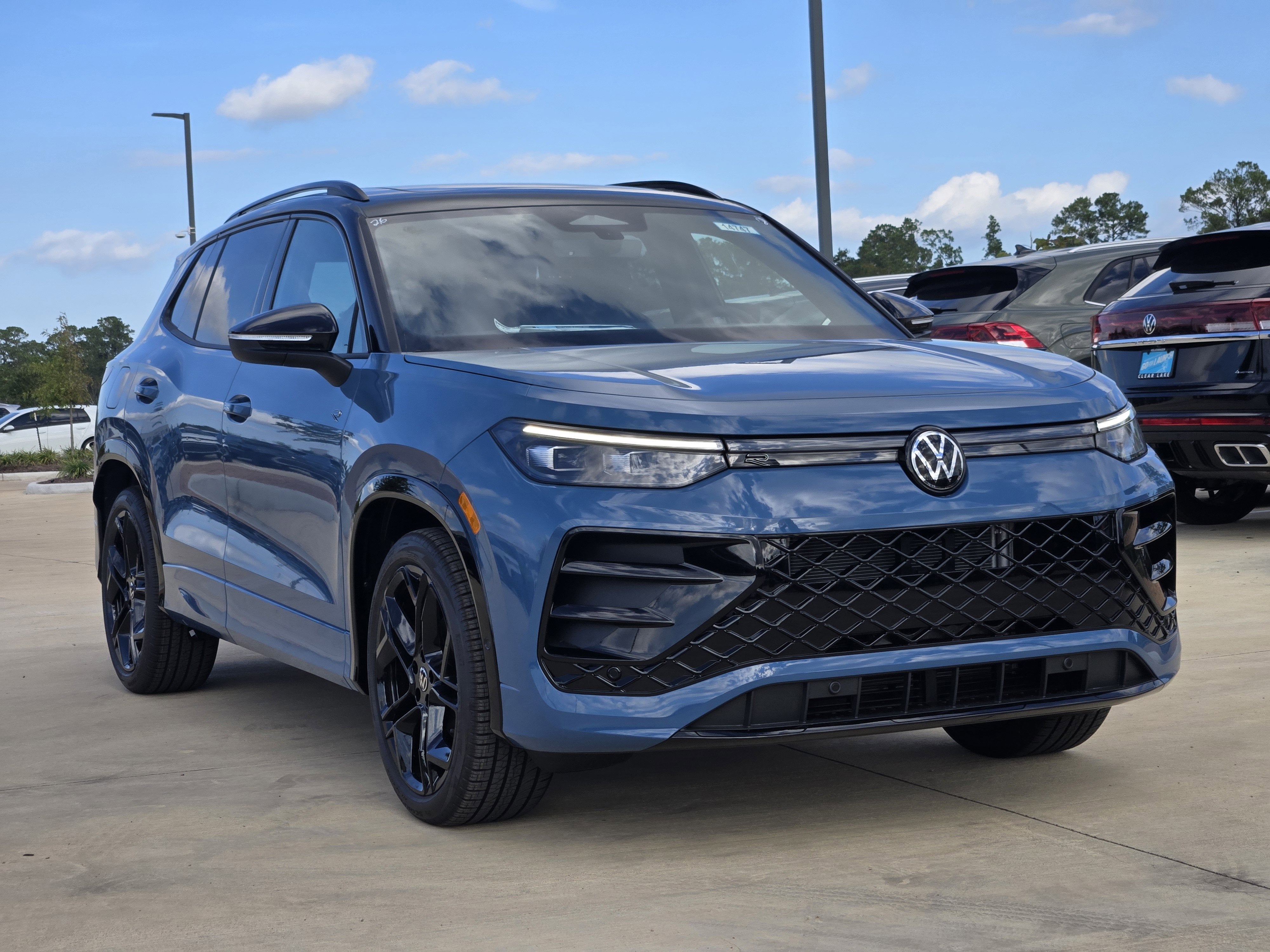 2026 Volkswagen Tiguan SE R-Line Black