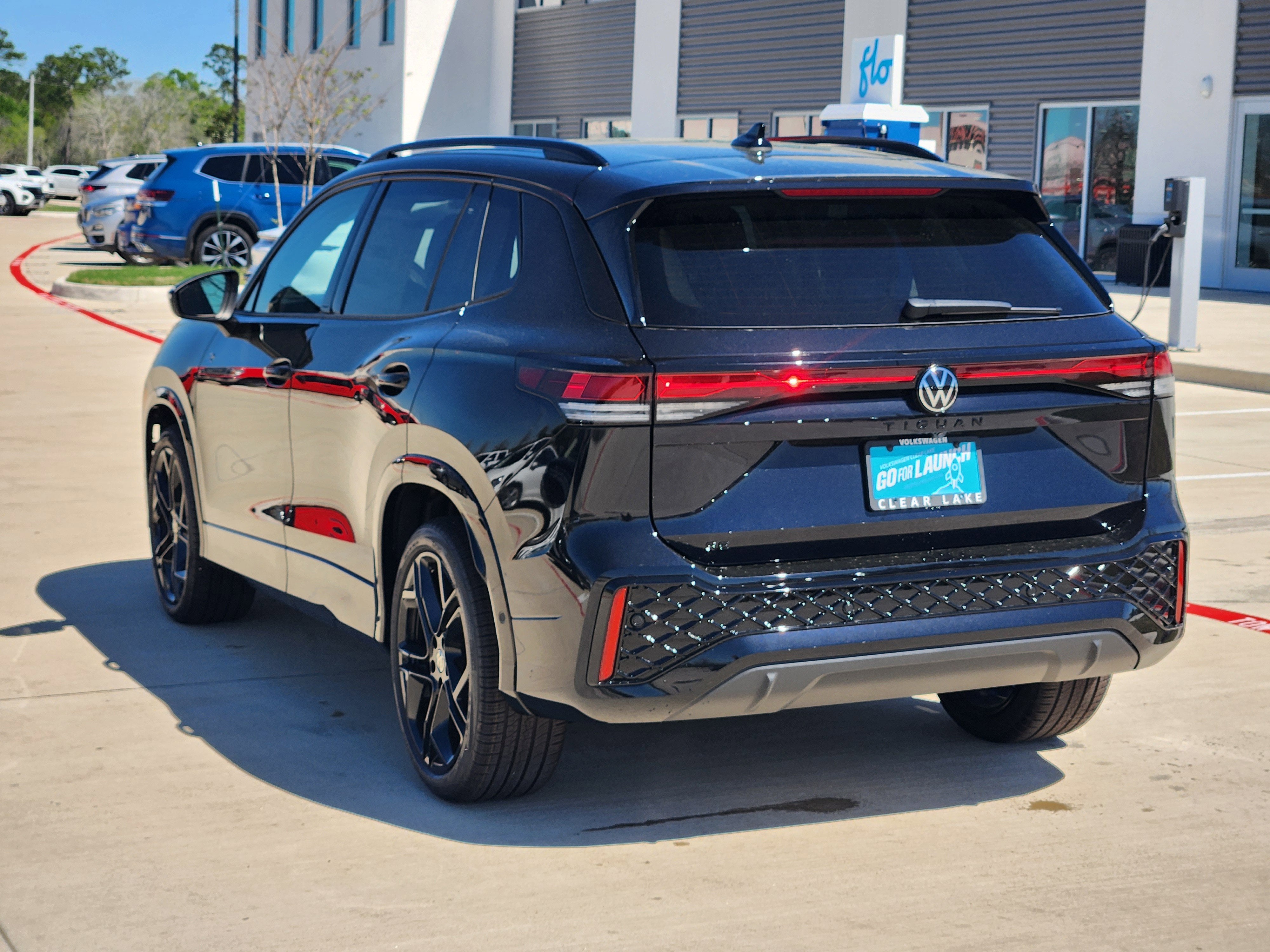 2026 Volkswagen Tiguan SE R-Line Black