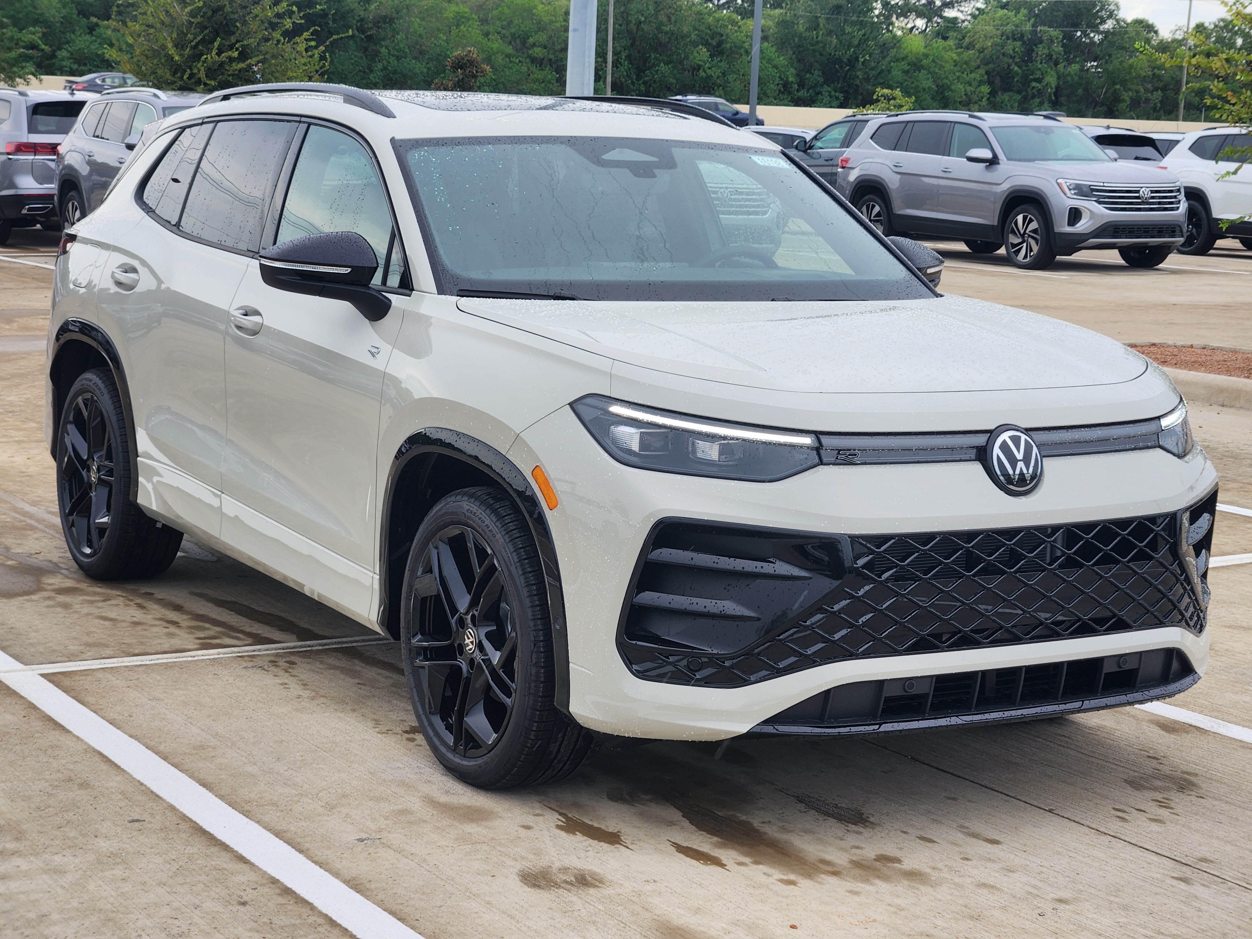 2026 Volkswagen Tiguan SE R-Line Black