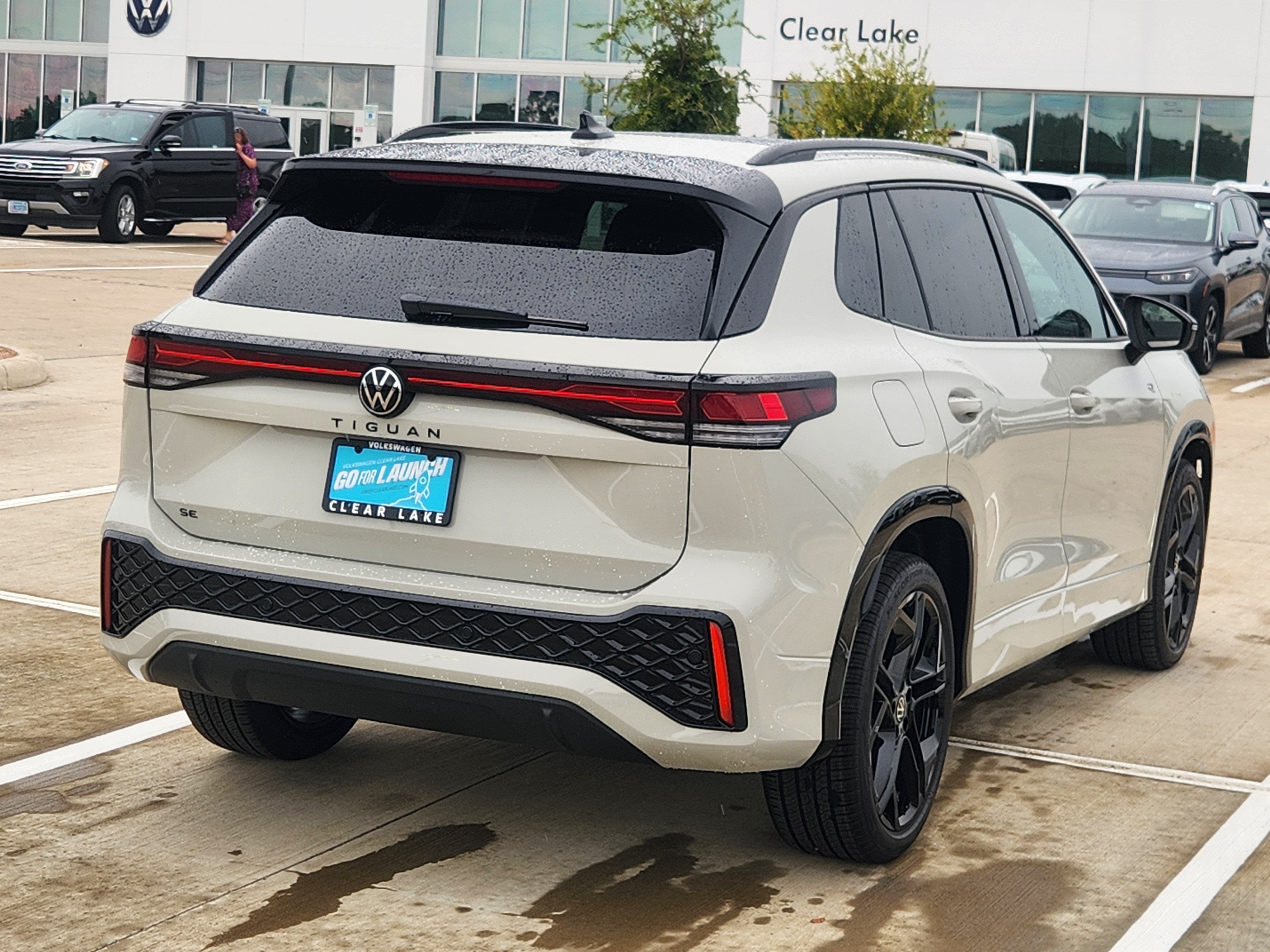 2026 Volkswagen Tiguan SE R-Line Black
