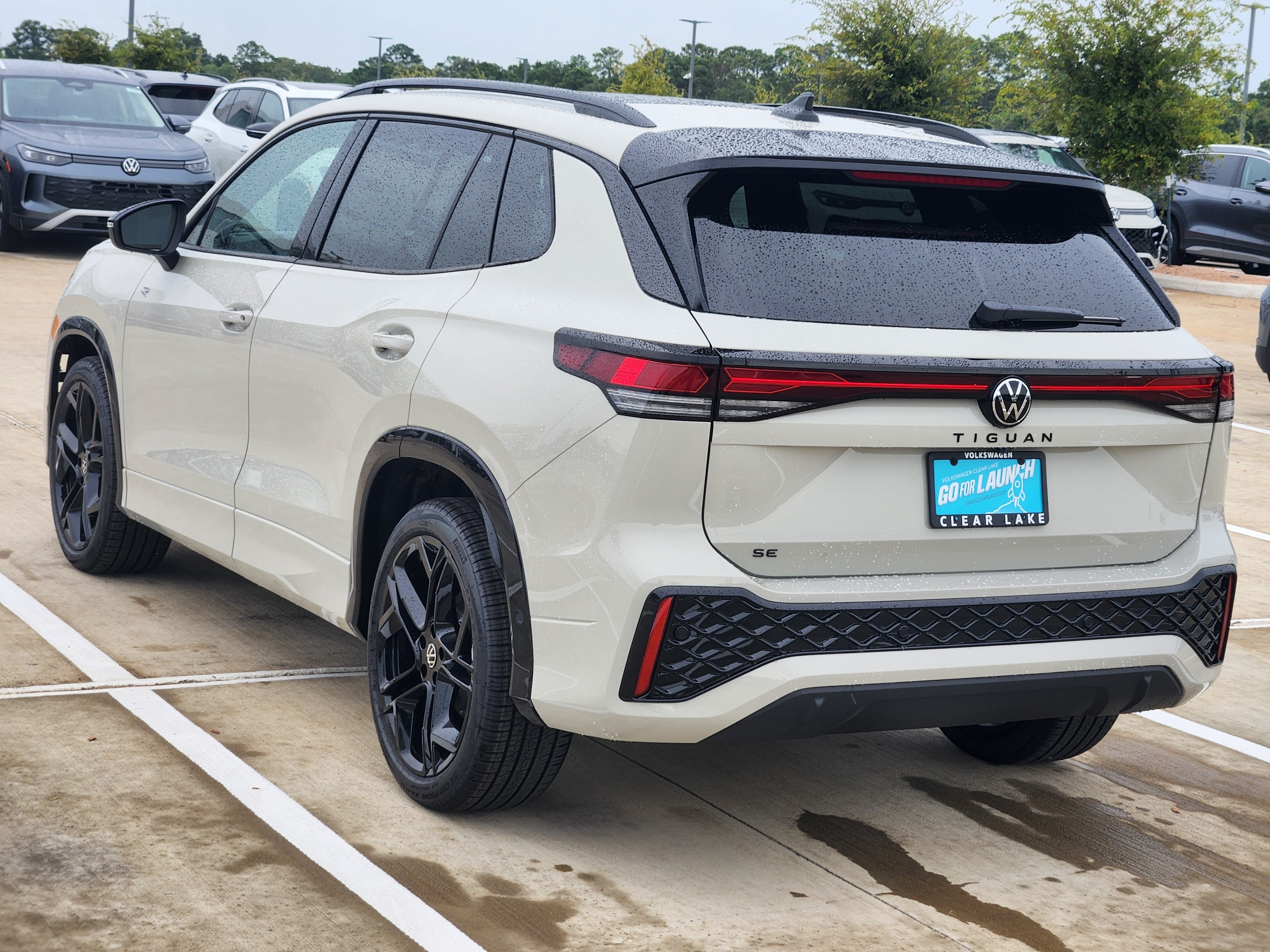 2026 Volkswagen Tiguan SE R-Line Black