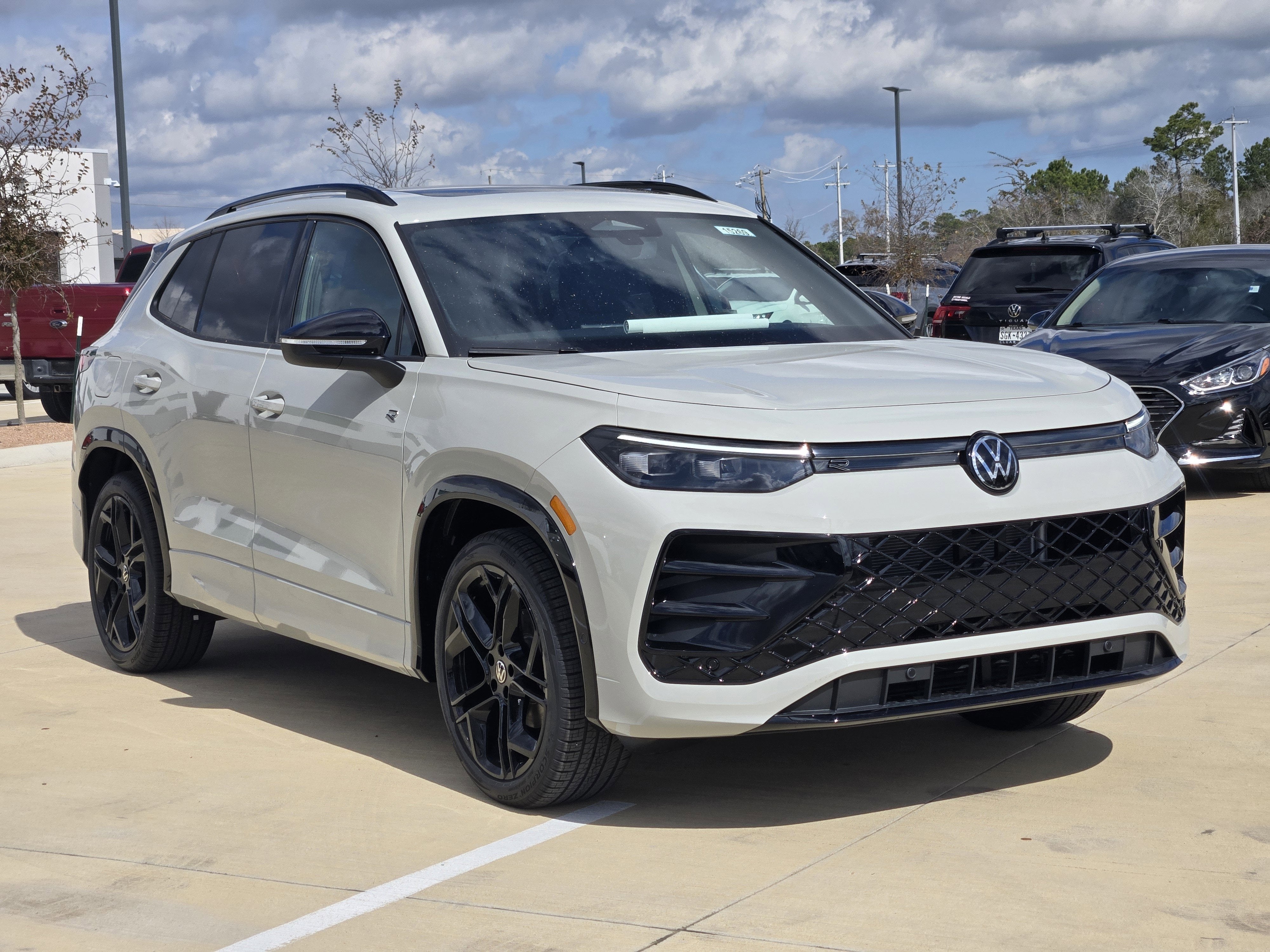 2026 Volkswagen Tiguan SE R-Line Black