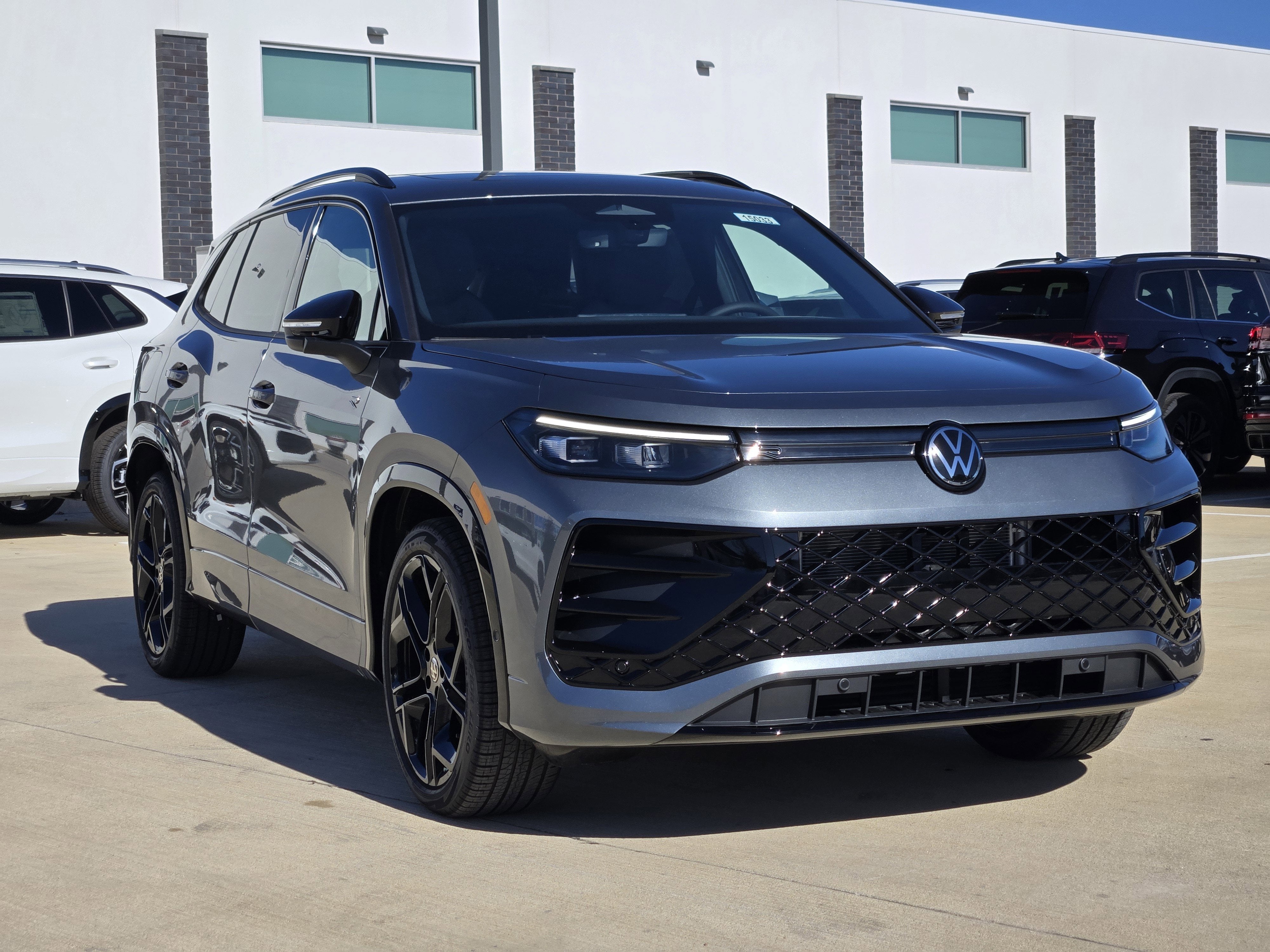 2026 Volkswagen Tiguan SE R-Line Black