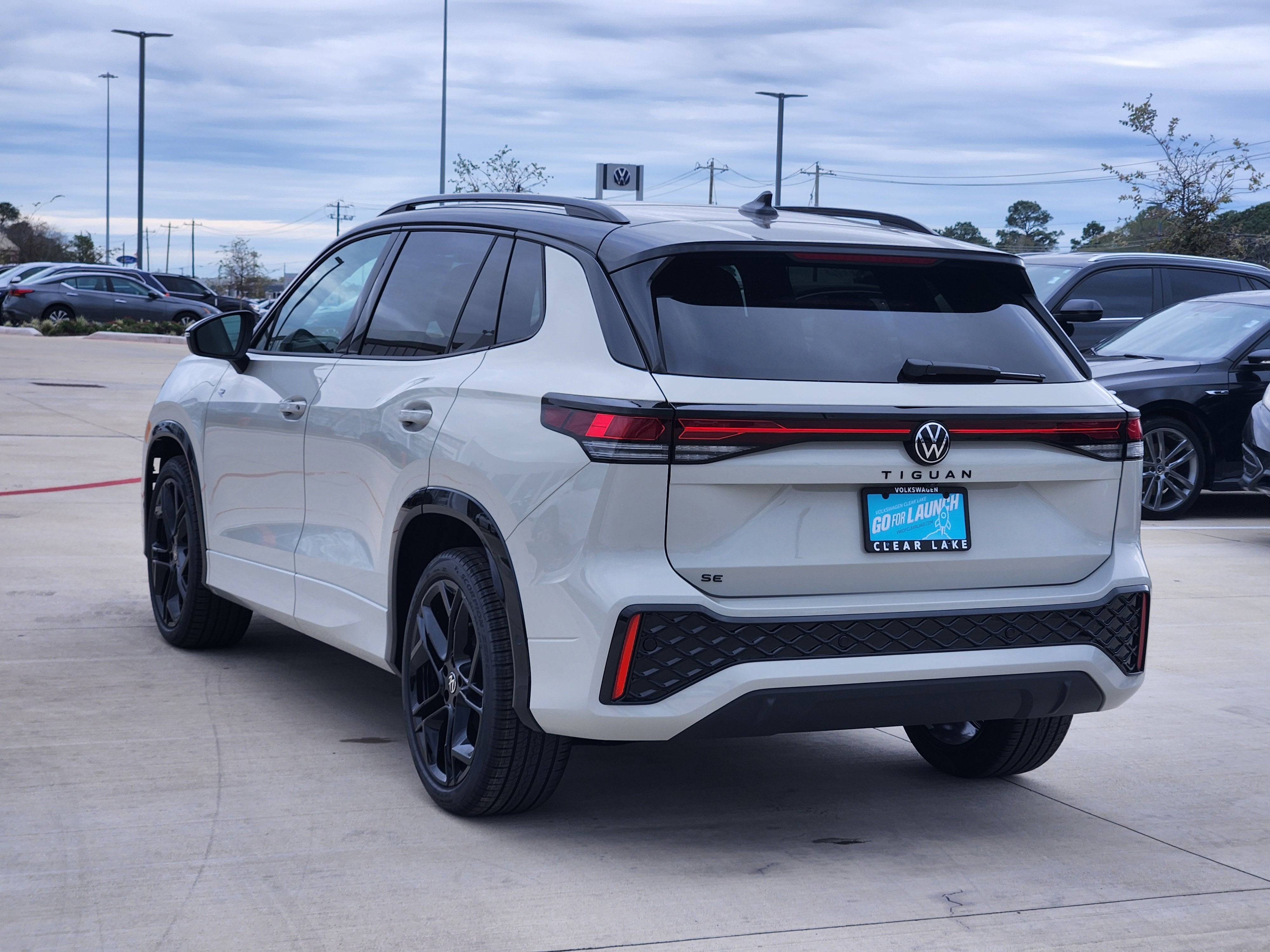 2026 Volkswagen Tiguan SE R-Line Black