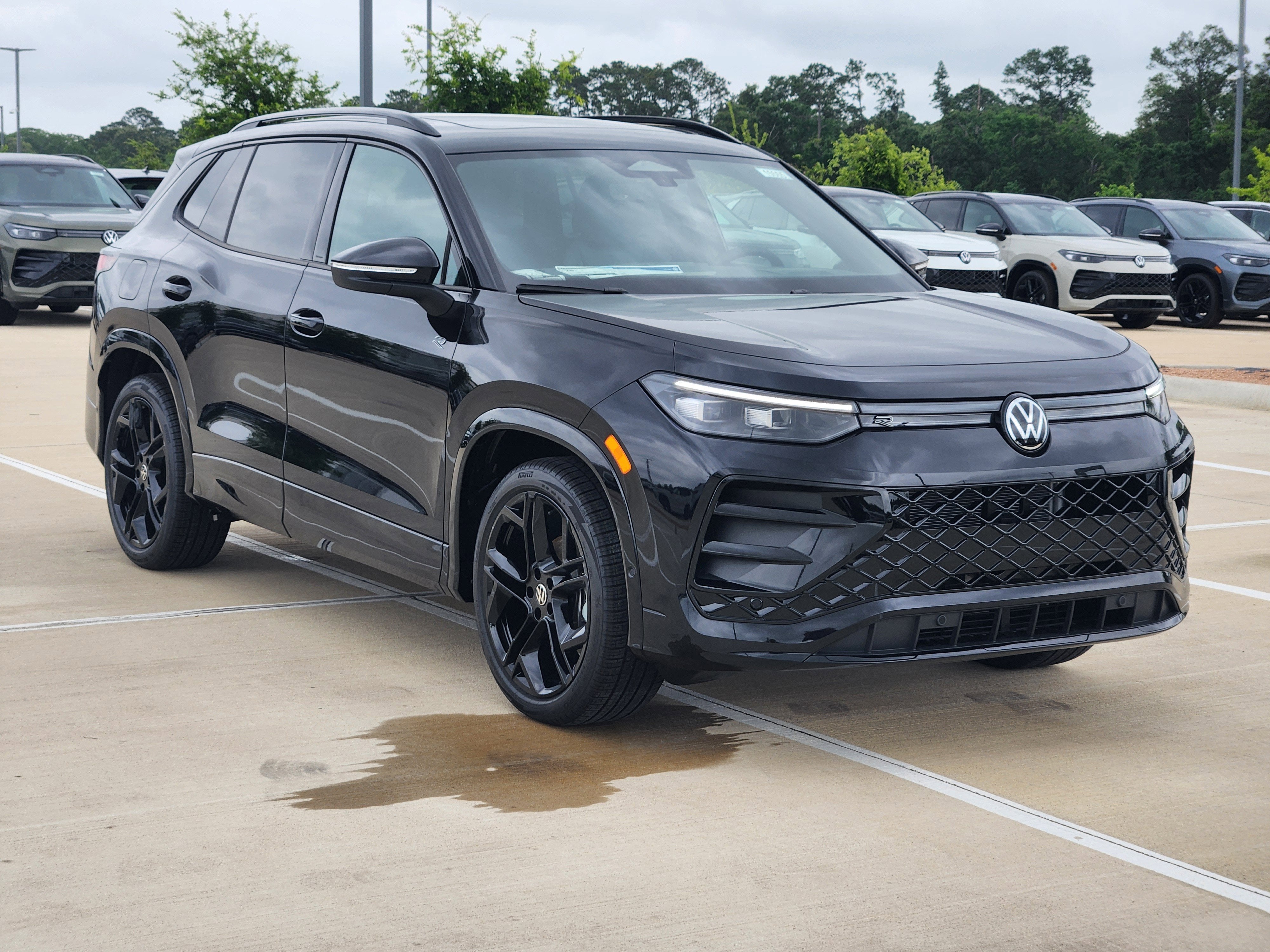 2026 Volkswagen Tiguan SE R-Line Black