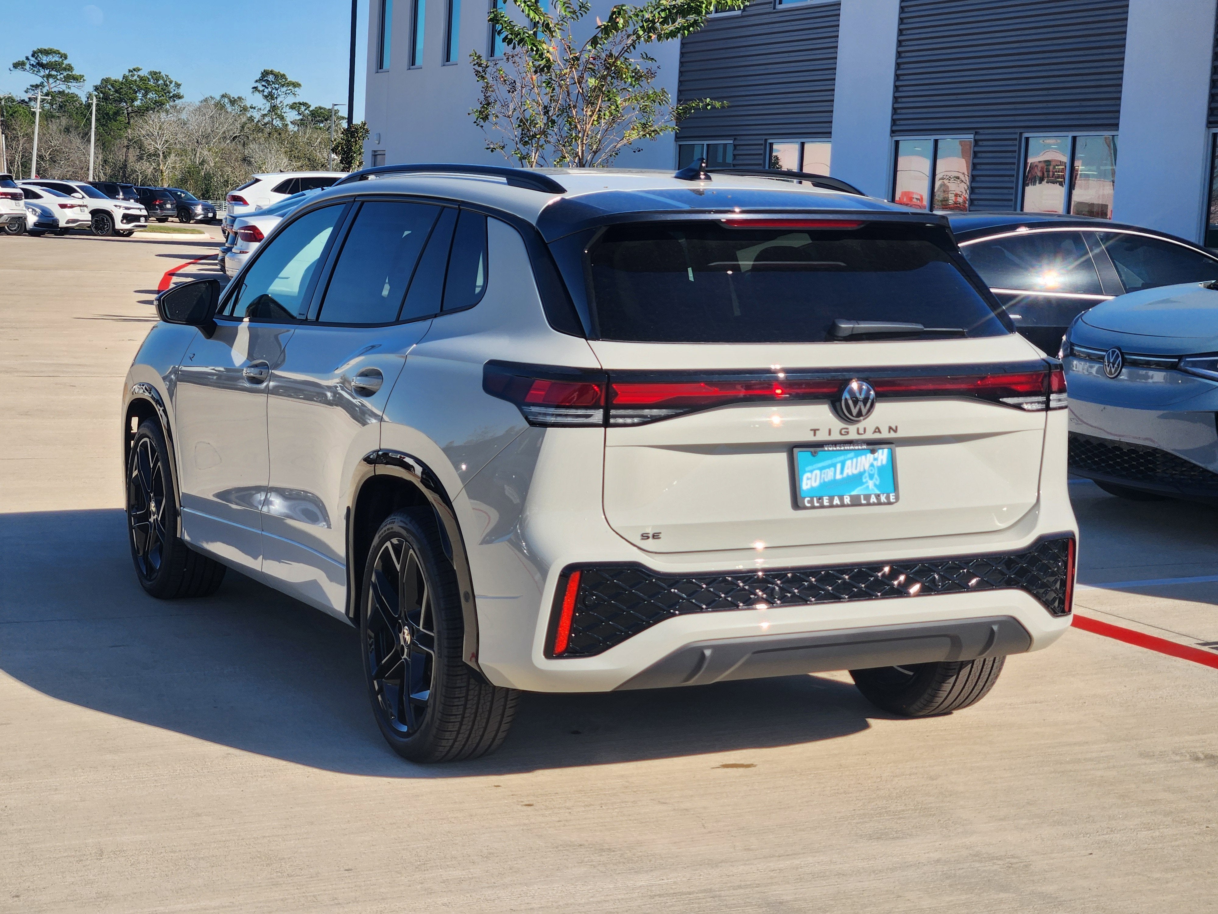 2026 Volkswagen Tiguan SE R-Line Black