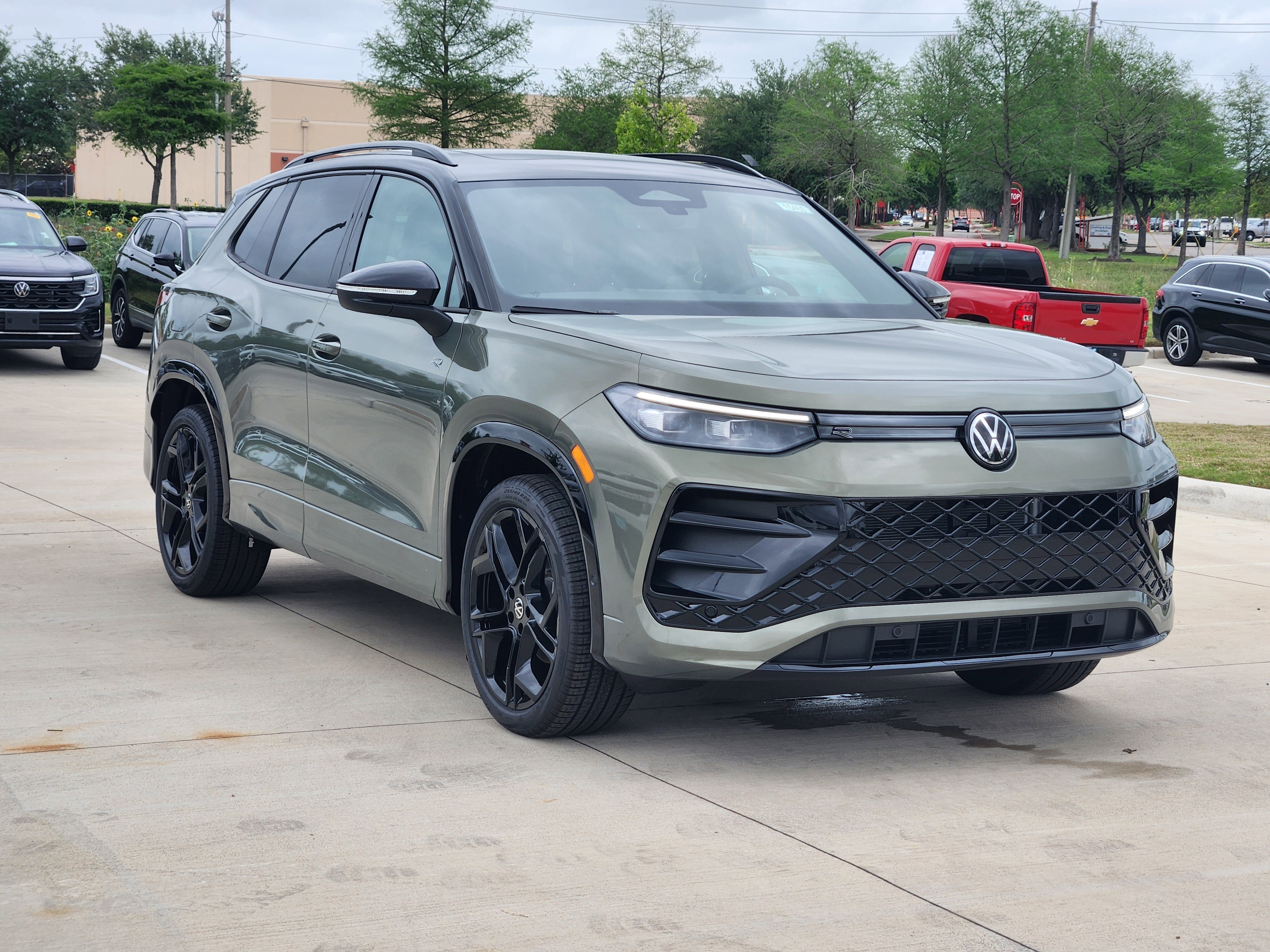 2026 Volkswagen Tiguan SE R-Line Black