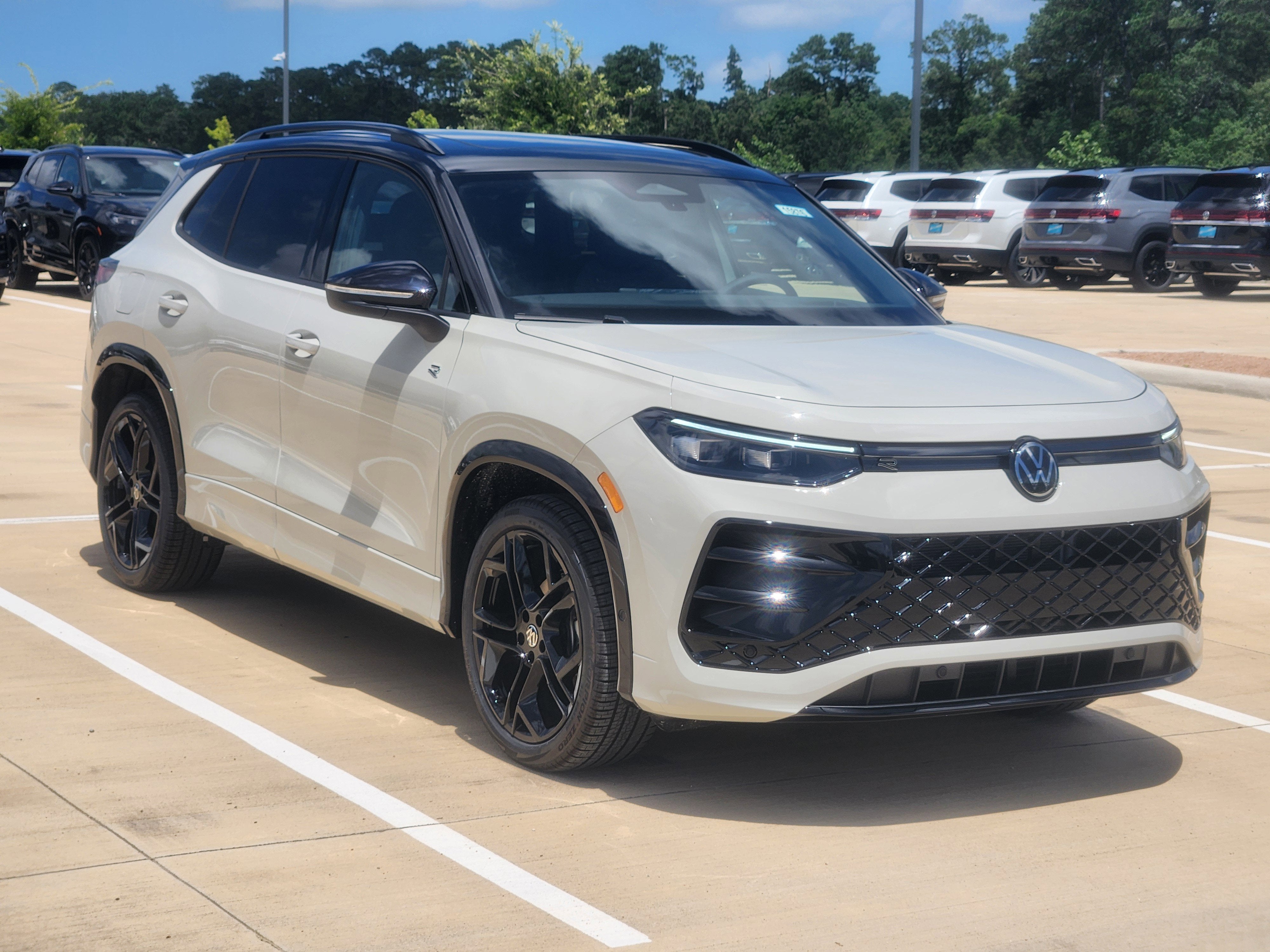 2026 Volkswagen Tiguan SE R-Line Black