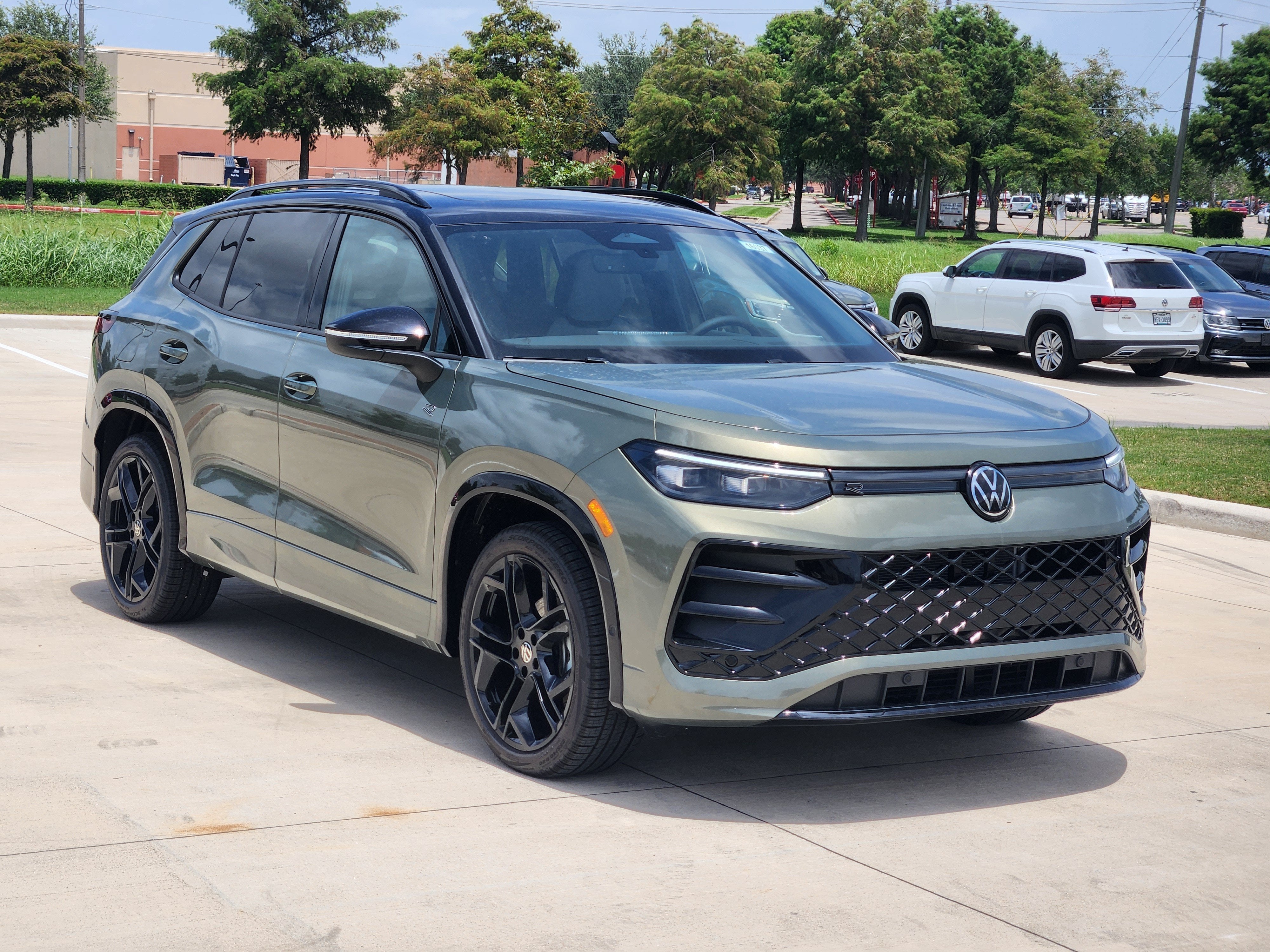 2026 Volkswagen Tiguan SE R-Line Black