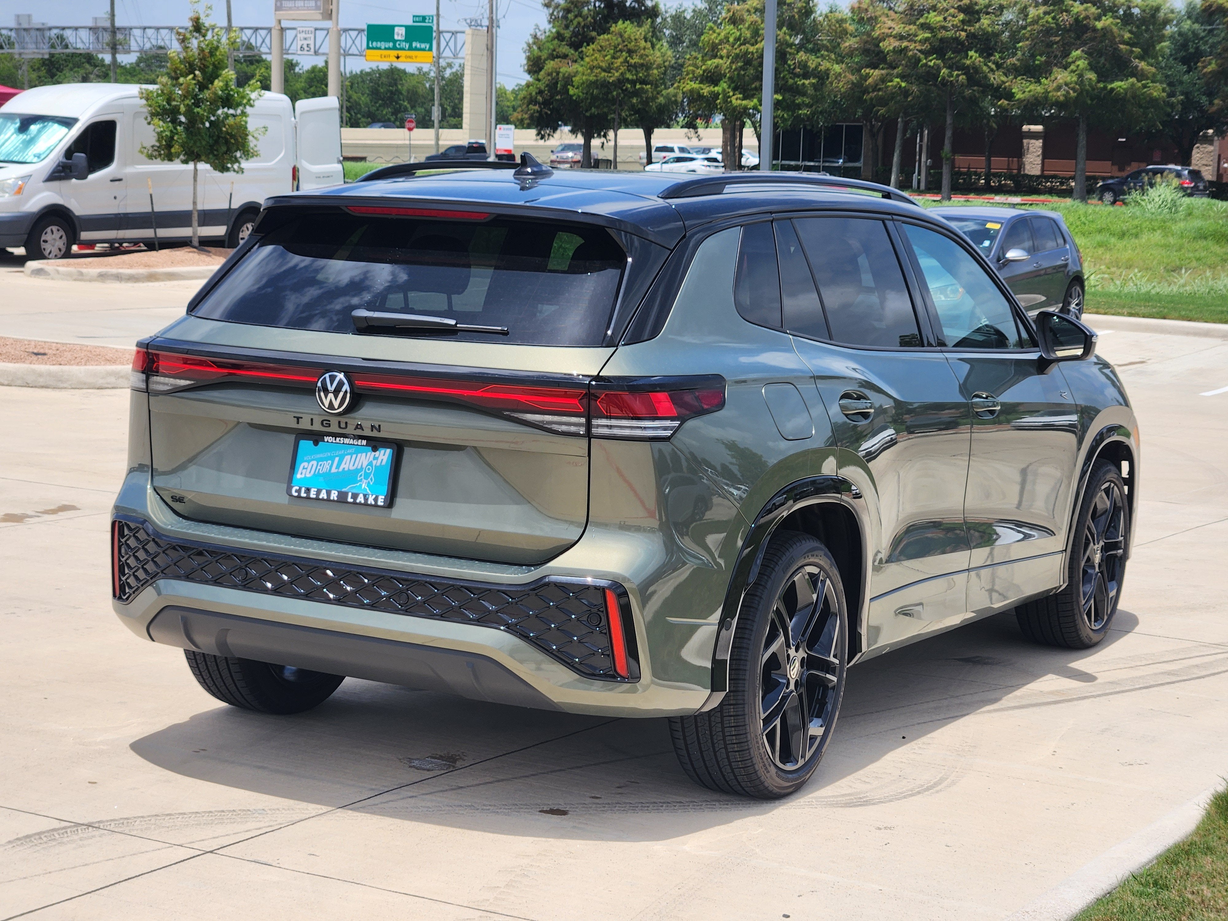 2026 Volkswagen Tiguan SE R-Line Black