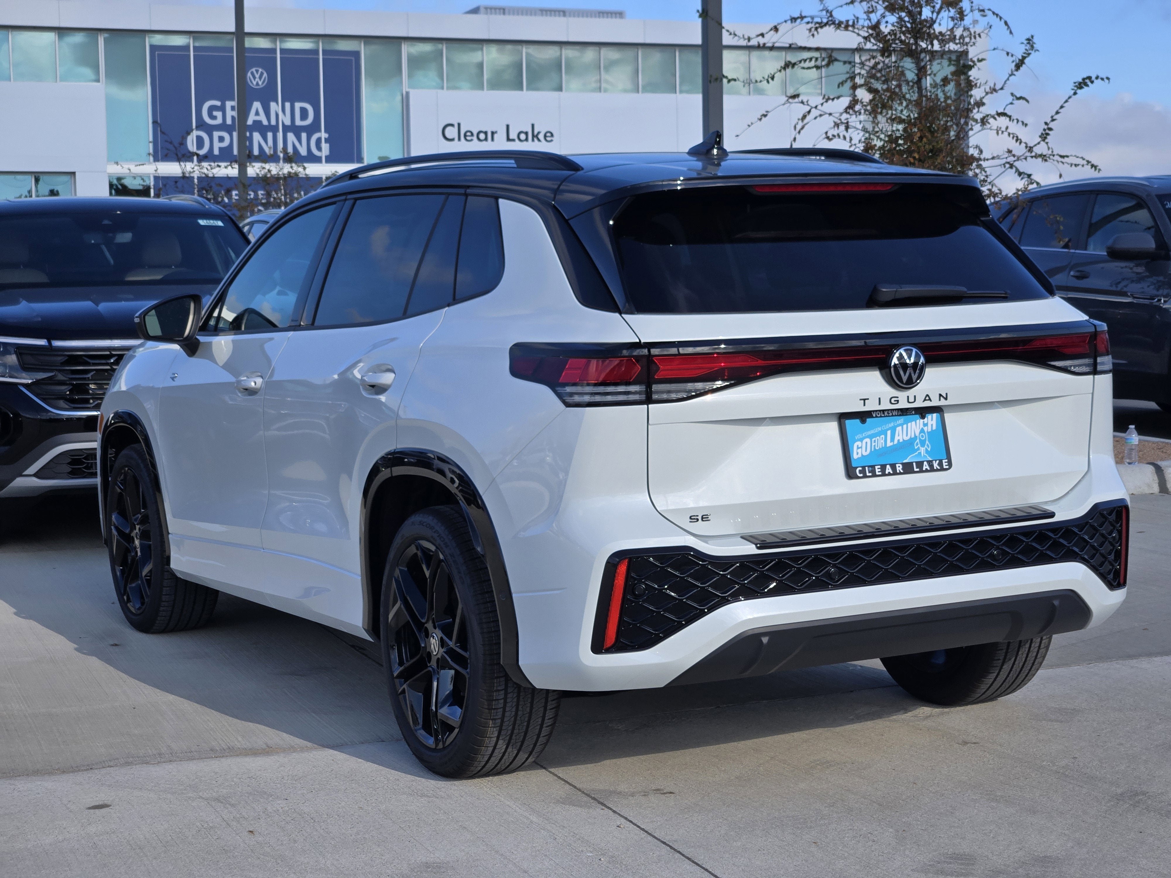 2026 Volkswagen Tiguan SE R-Line Black