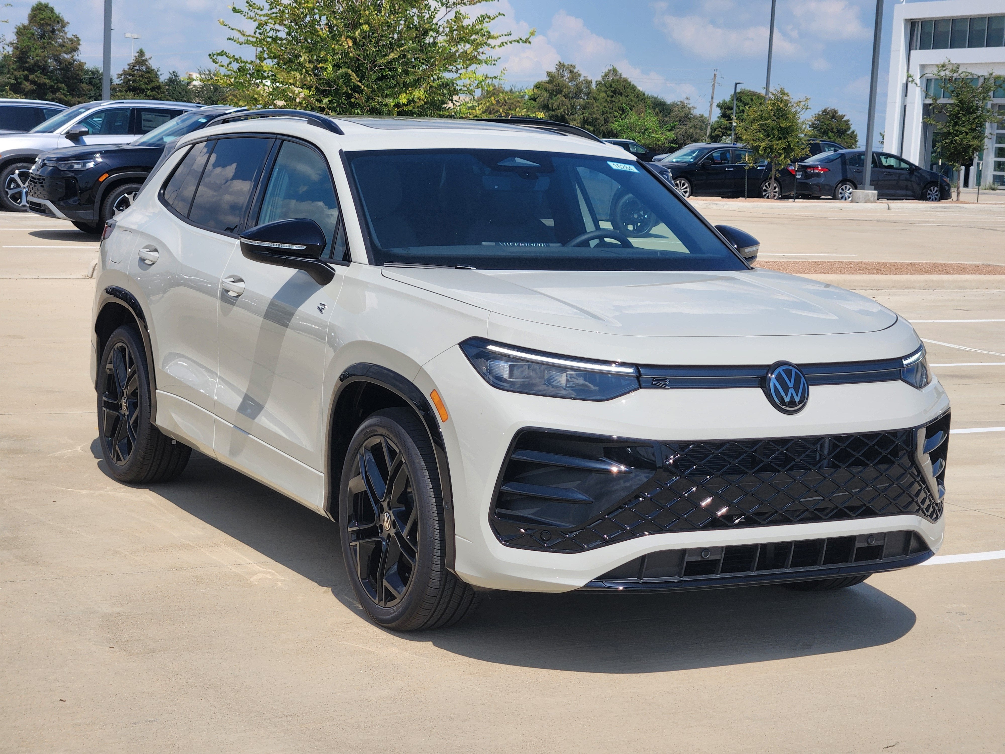 2026 Volkswagen Tiguan SE R-Line Black