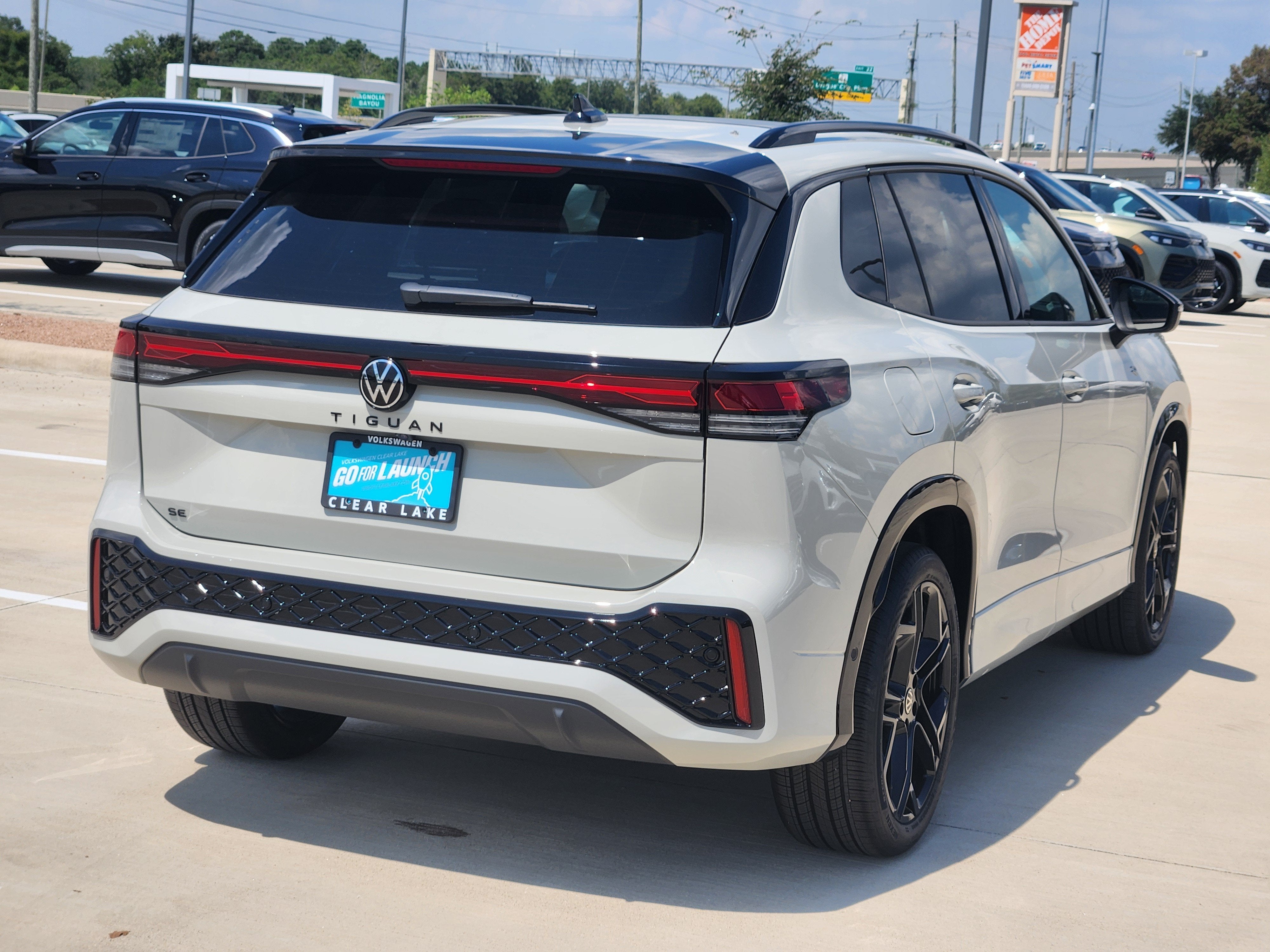 2026 Volkswagen Tiguan SE R-Line Black
