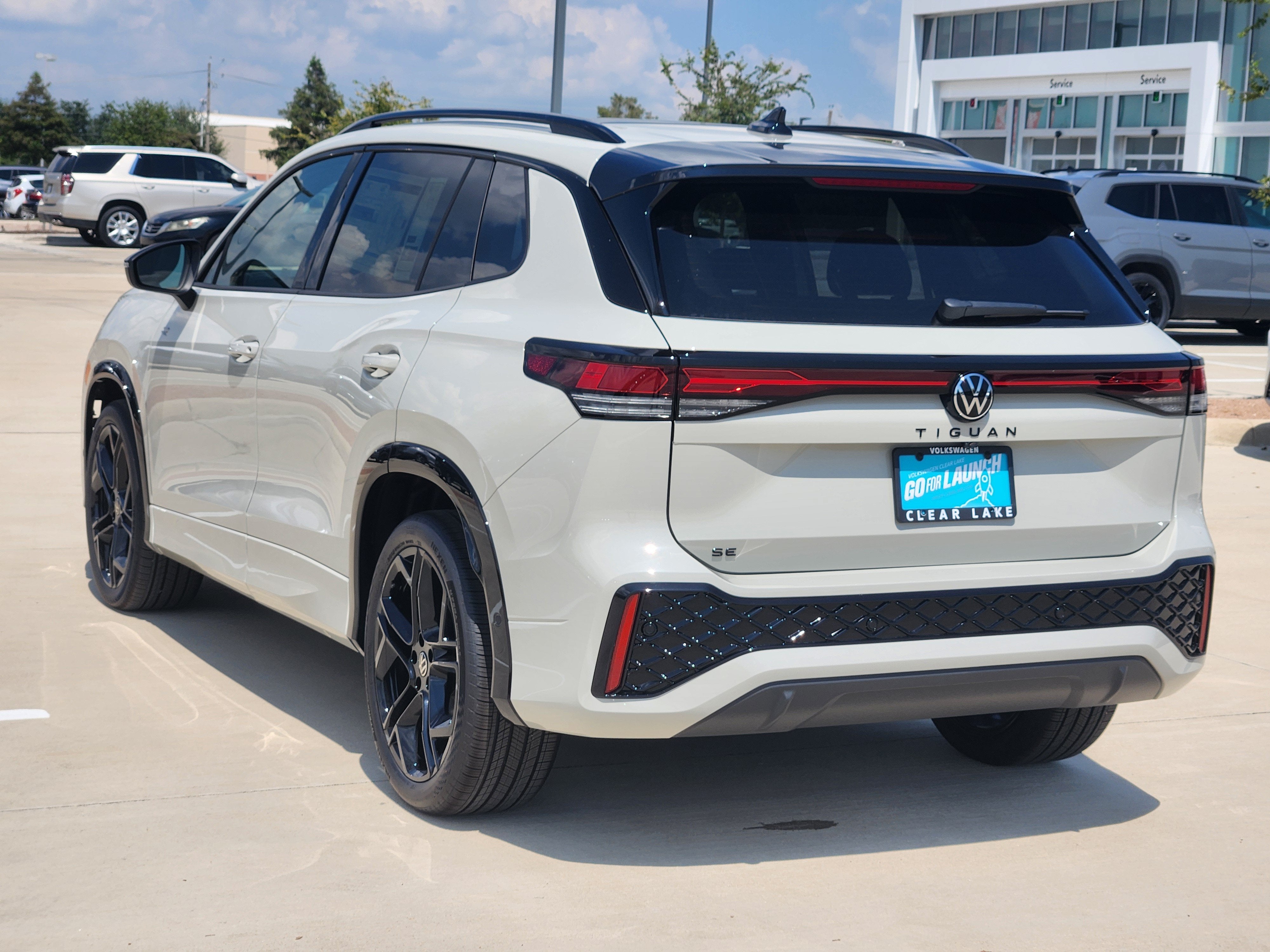 2026 Volkswagen Tiguan SE R-Line Black