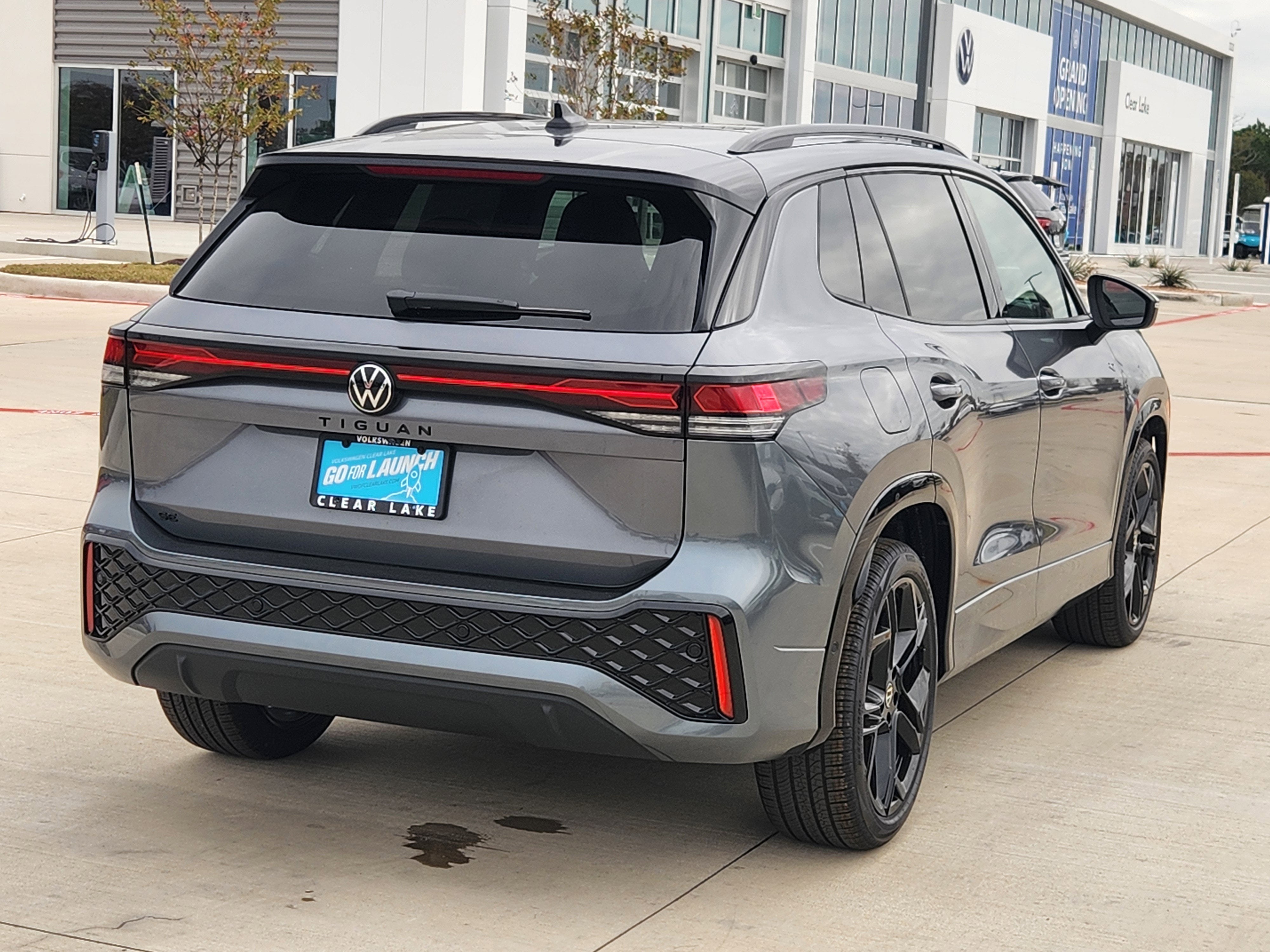 2026 Volkswagen Tiguan SE R-Line Black