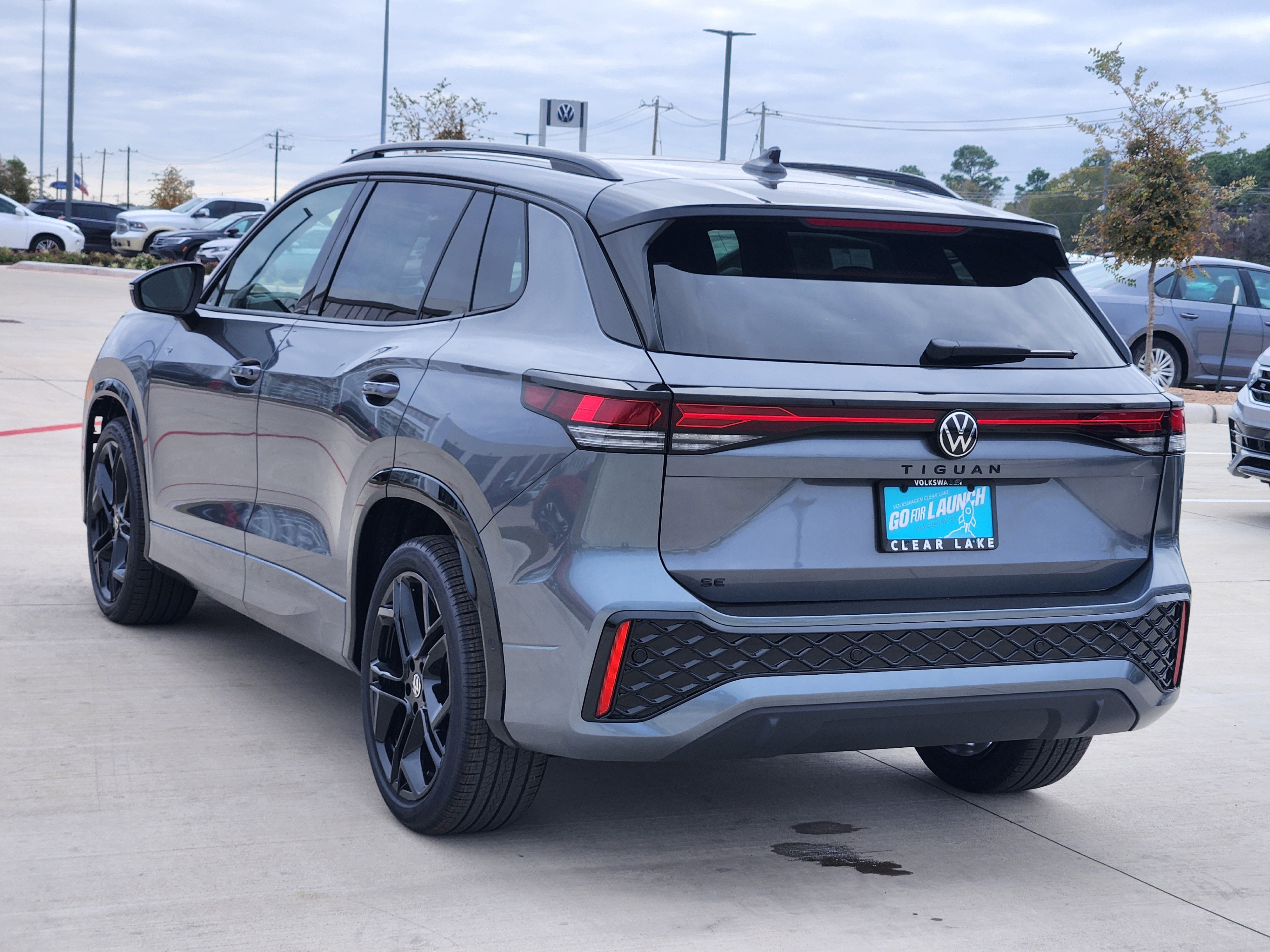 2026 Volkswagen Tiguan SE R-Line Black