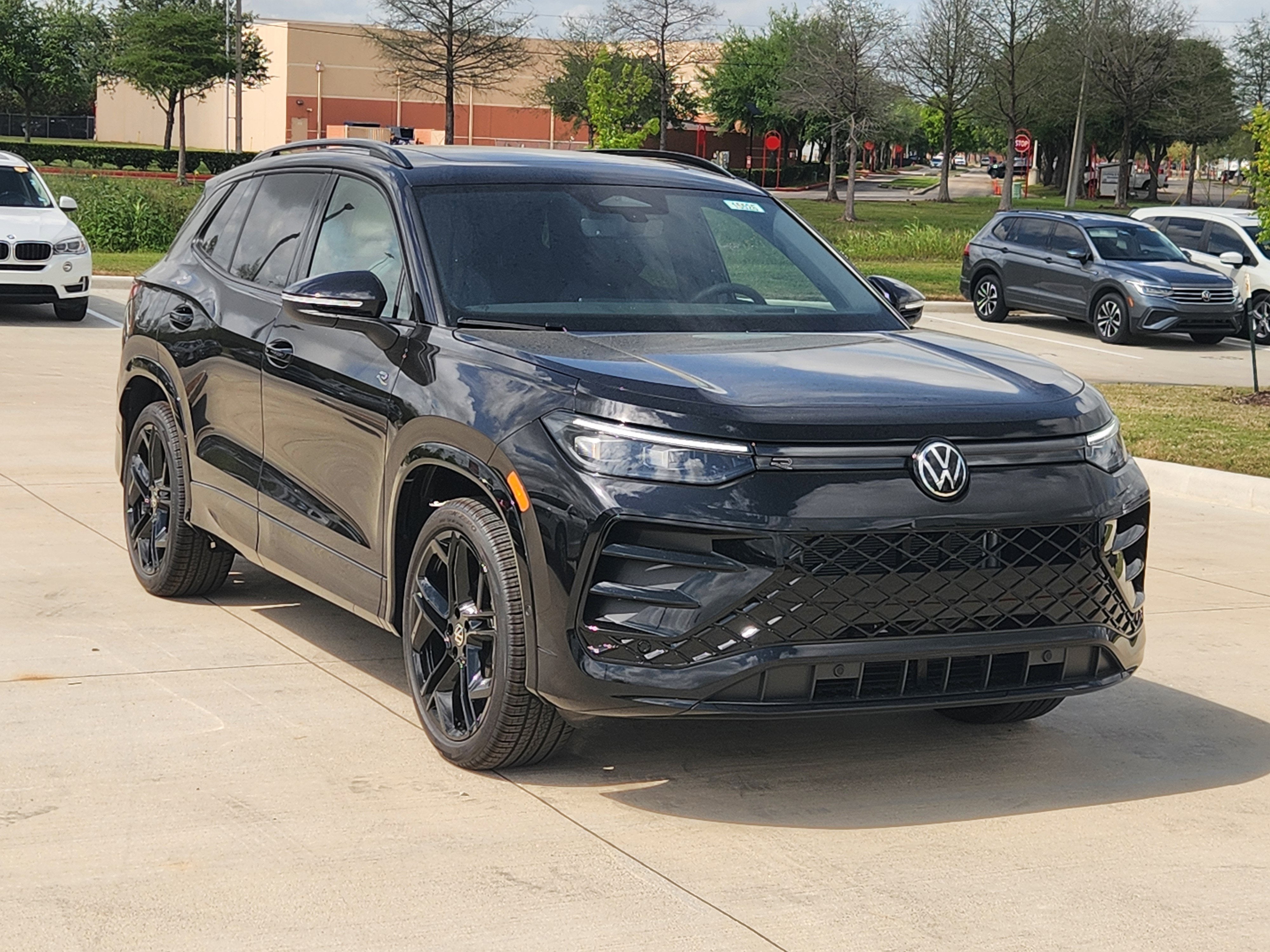 2026 Volkswagen Tiguan SE R-Line Black